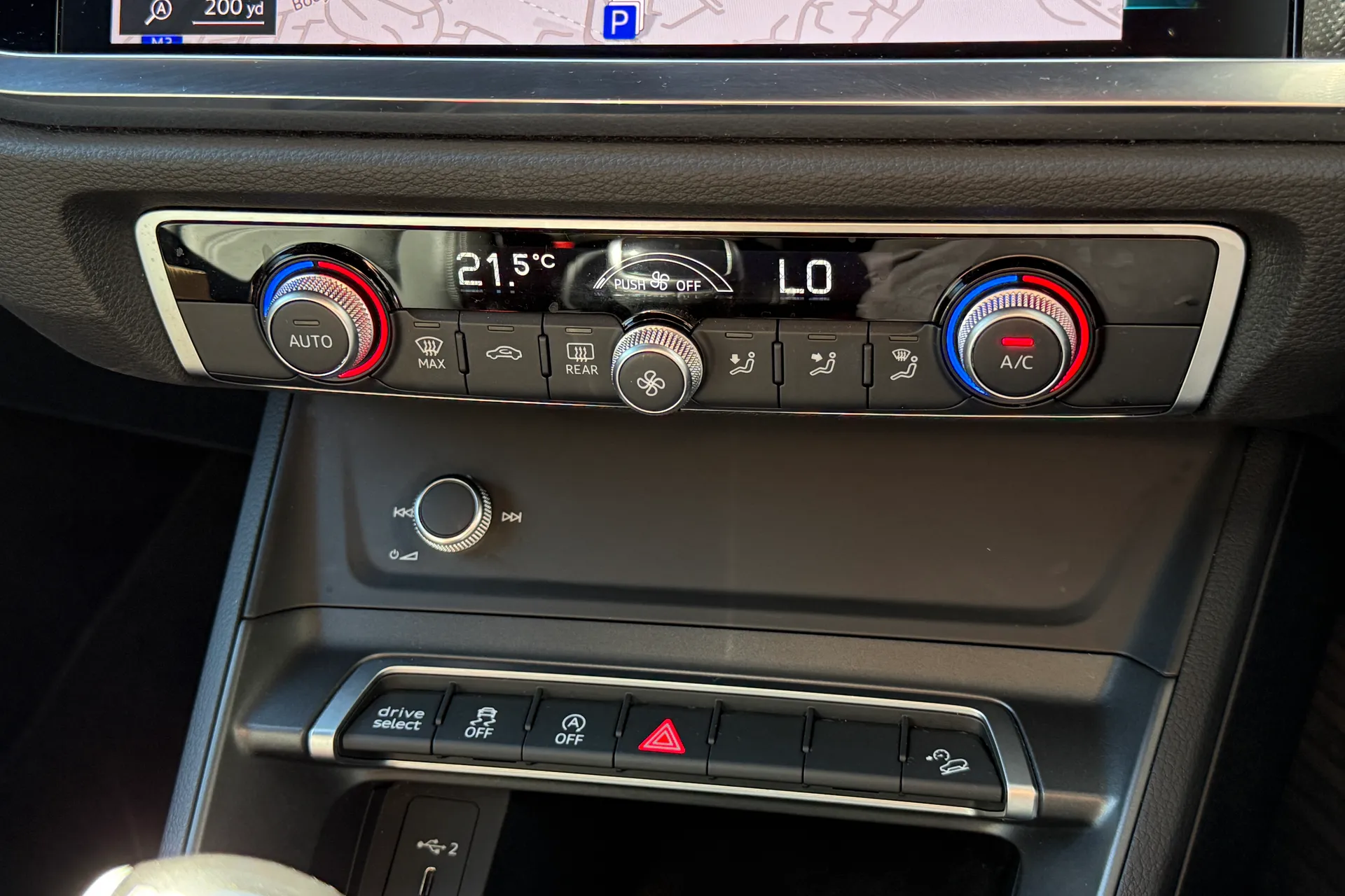 Audi Q3 thumbnail image number 19
