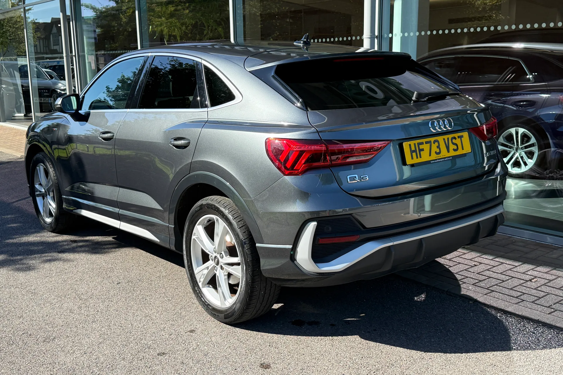 Audi Q3 thumbnail image number 41