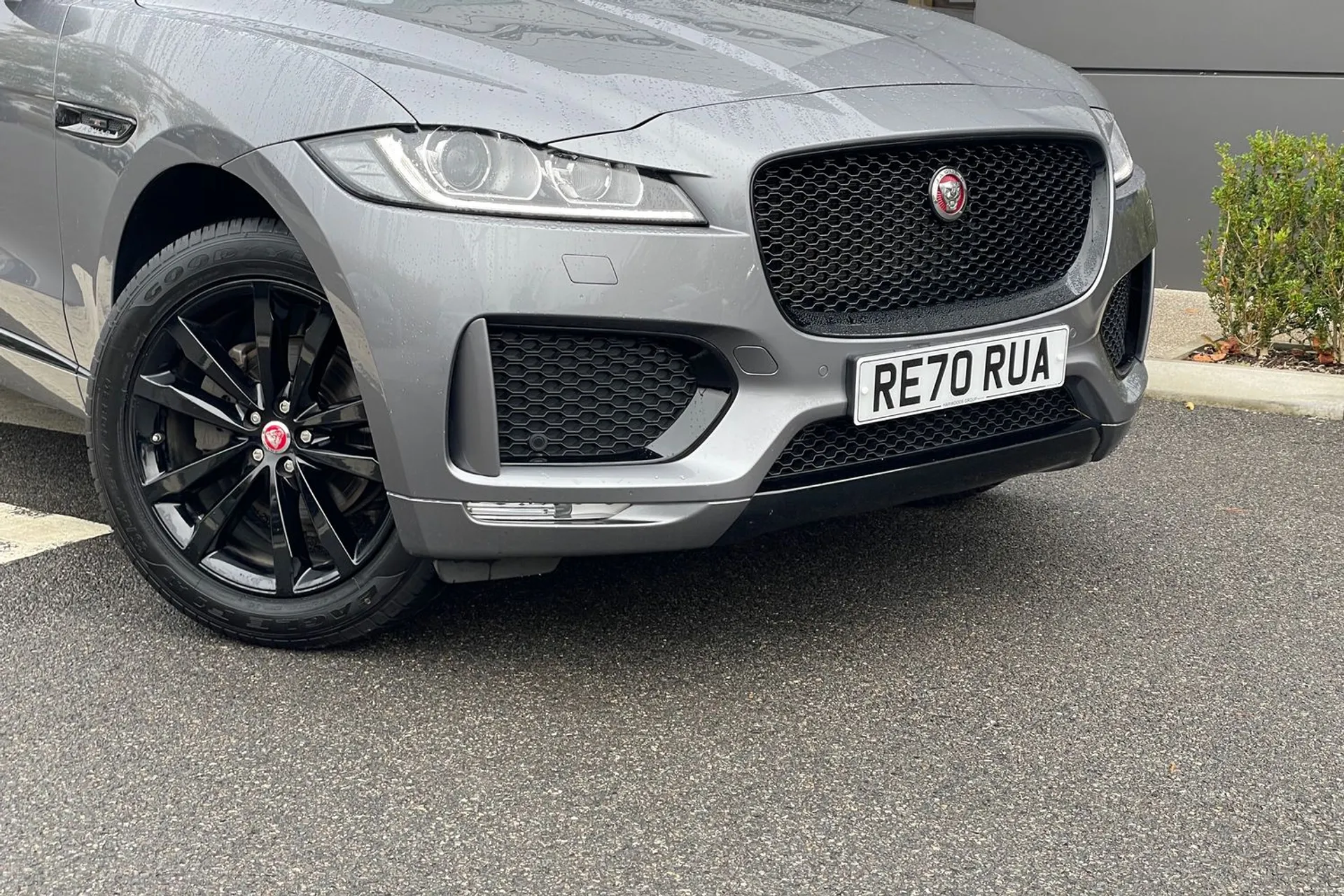 Jaguar F-PACE thumbnail image number 31