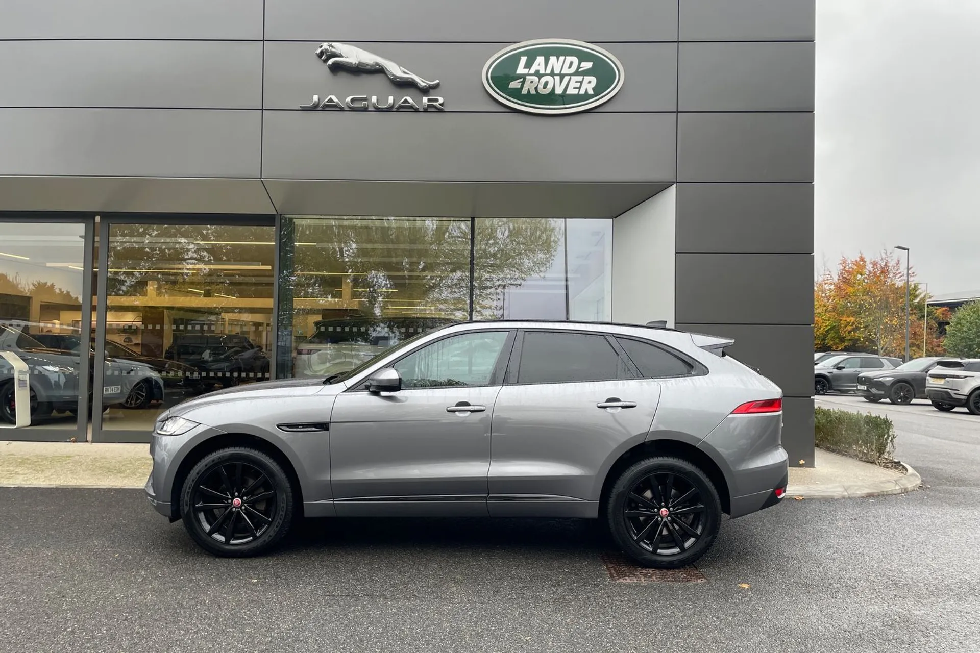 Jaguar F-PACE thumbnail image number 27