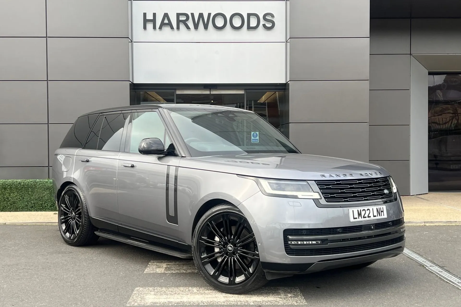 LAND ROVER RANGE ROVER focused image