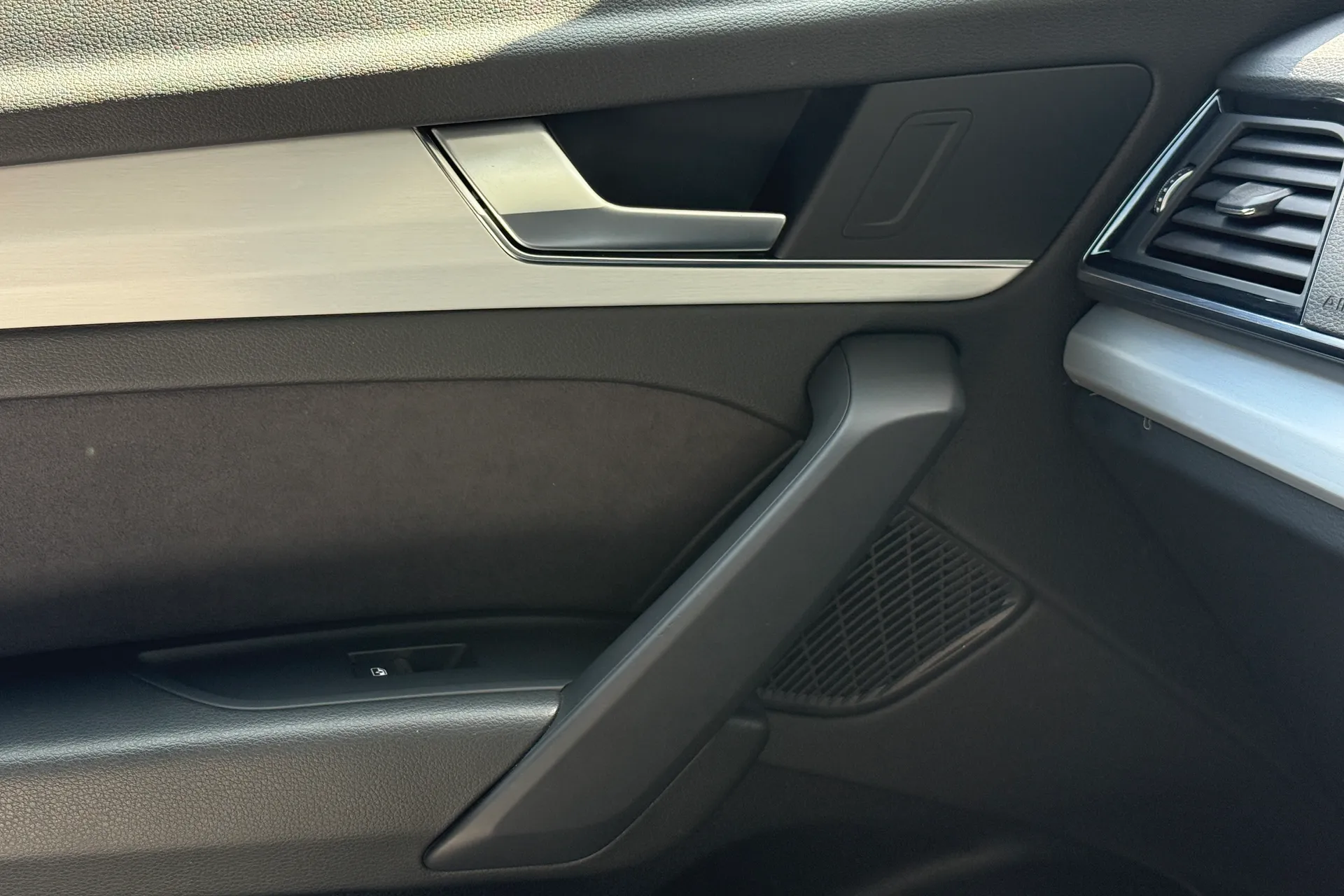 Audi Q5 thumbnail image number 34