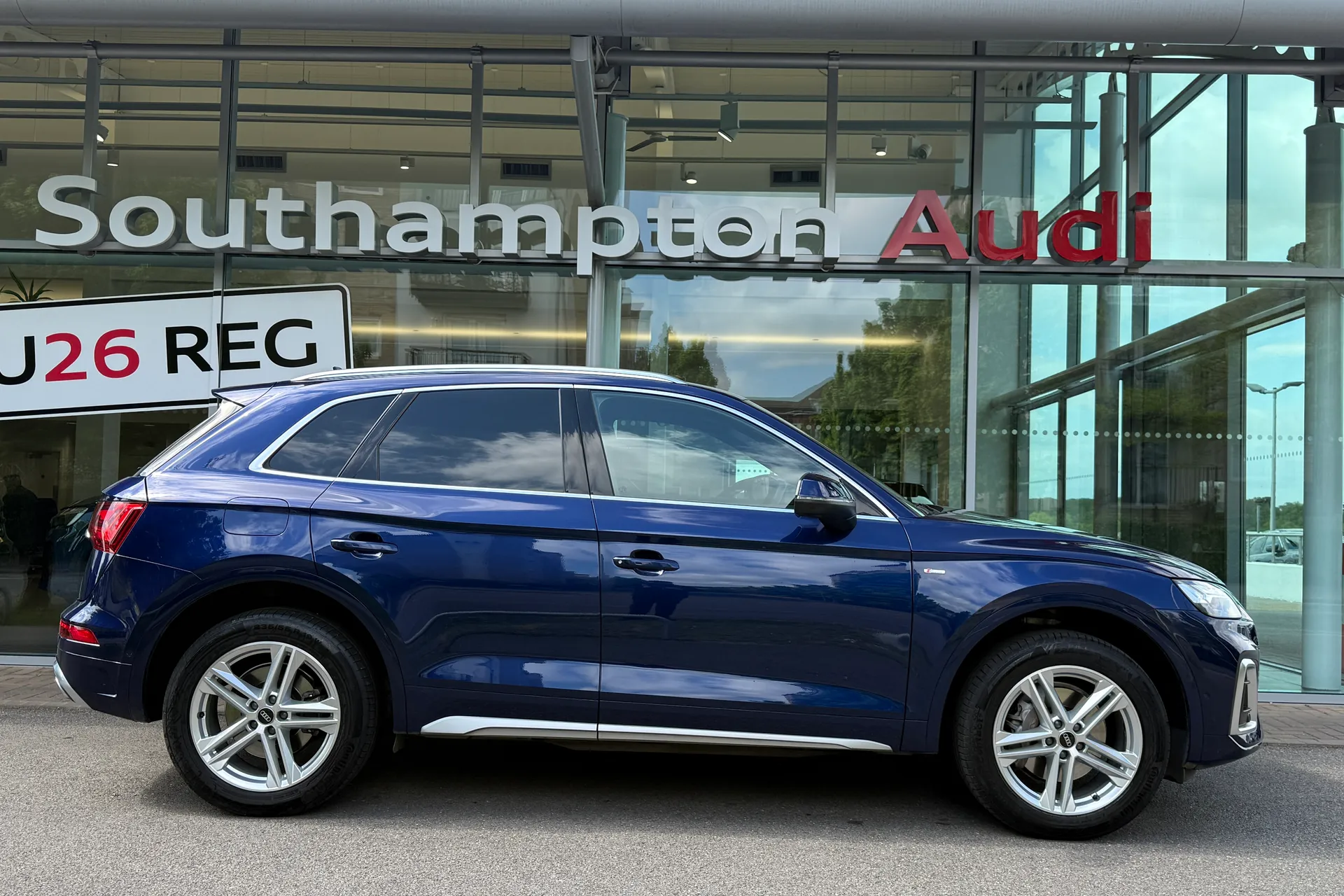 Audi Q5 thumbnail image number 2