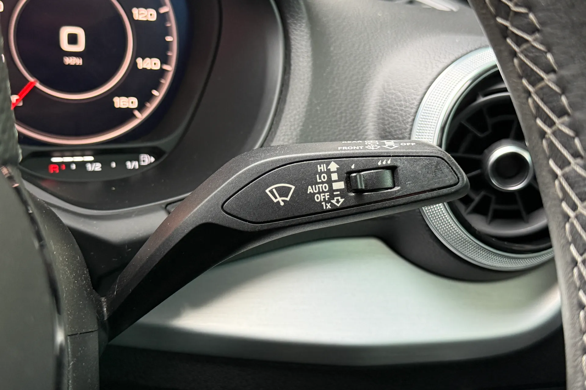 Audi Q2 thumbnail image number 16