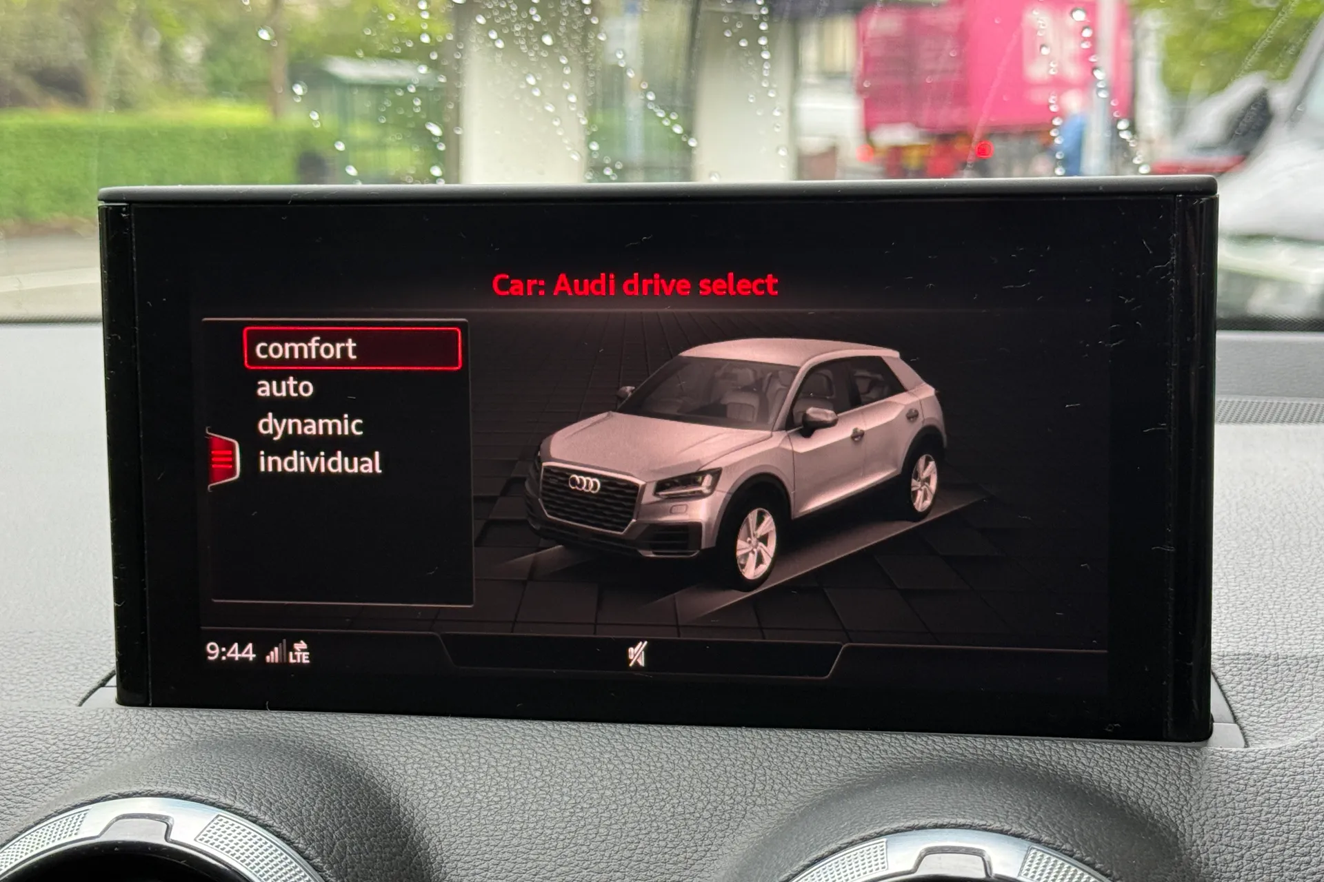 Audi Q2 thumbnail image number 17