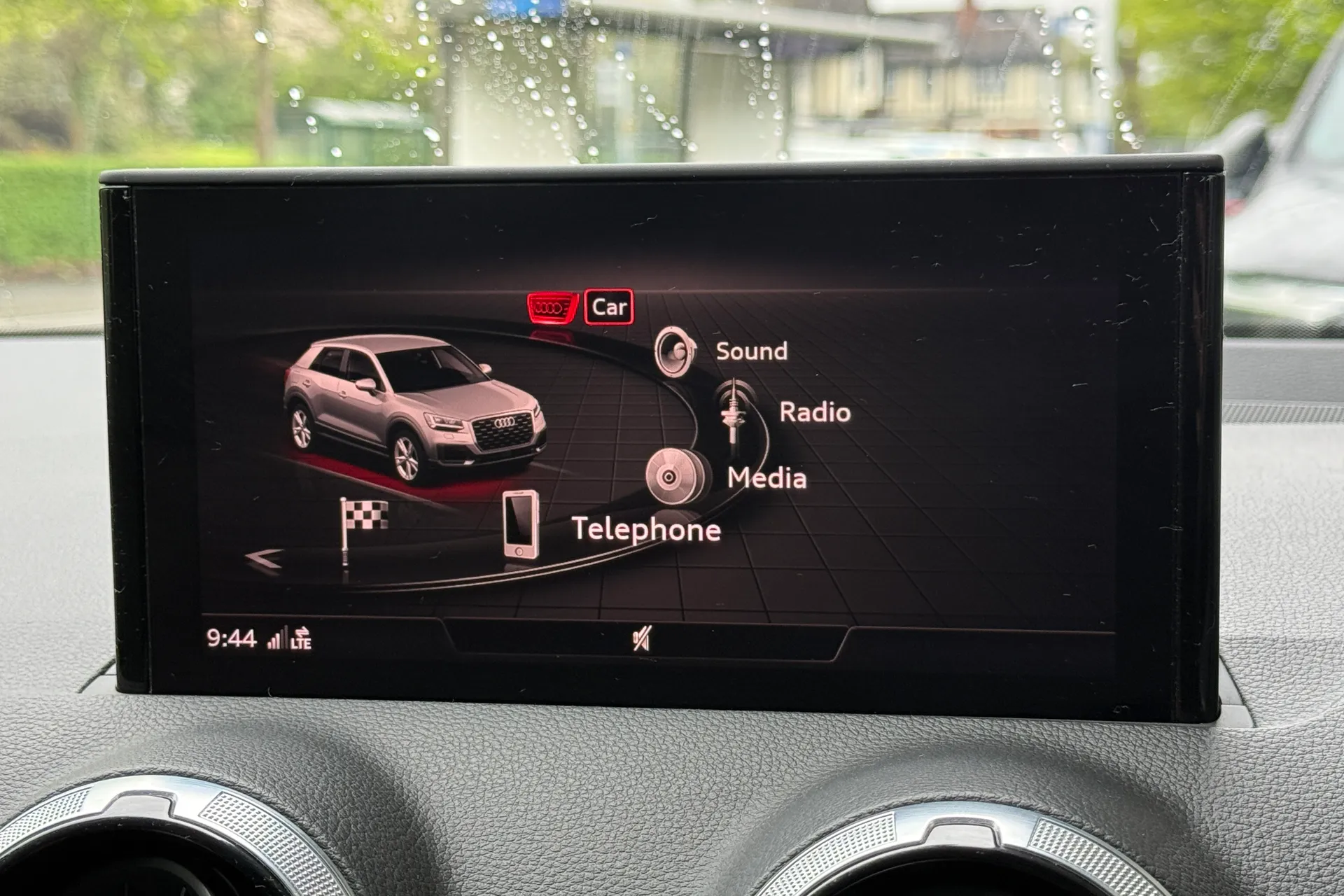 Audi Q2 thumbnail image number 18