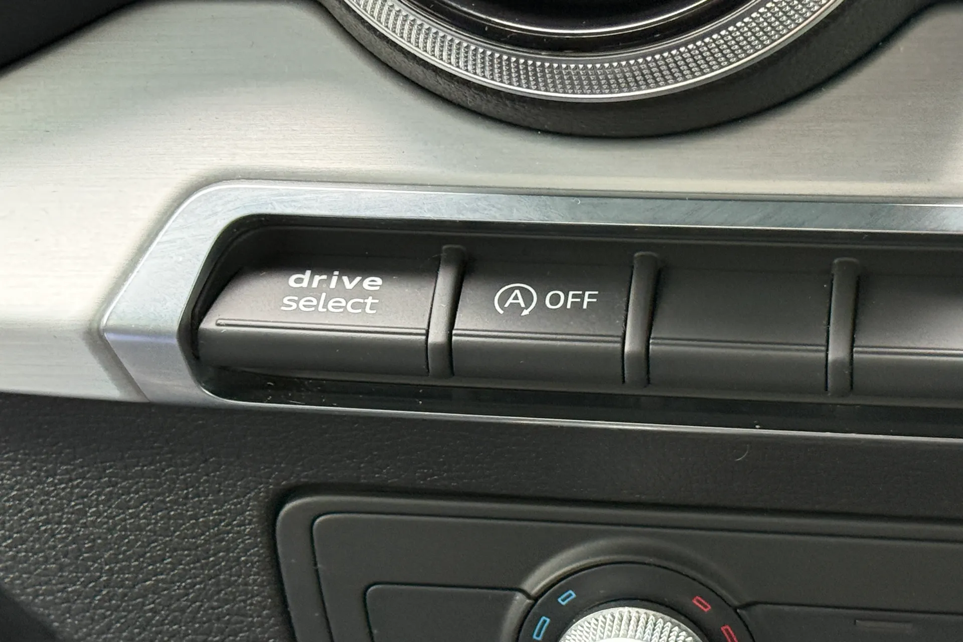 Audi Q2 thumbnail image number 24