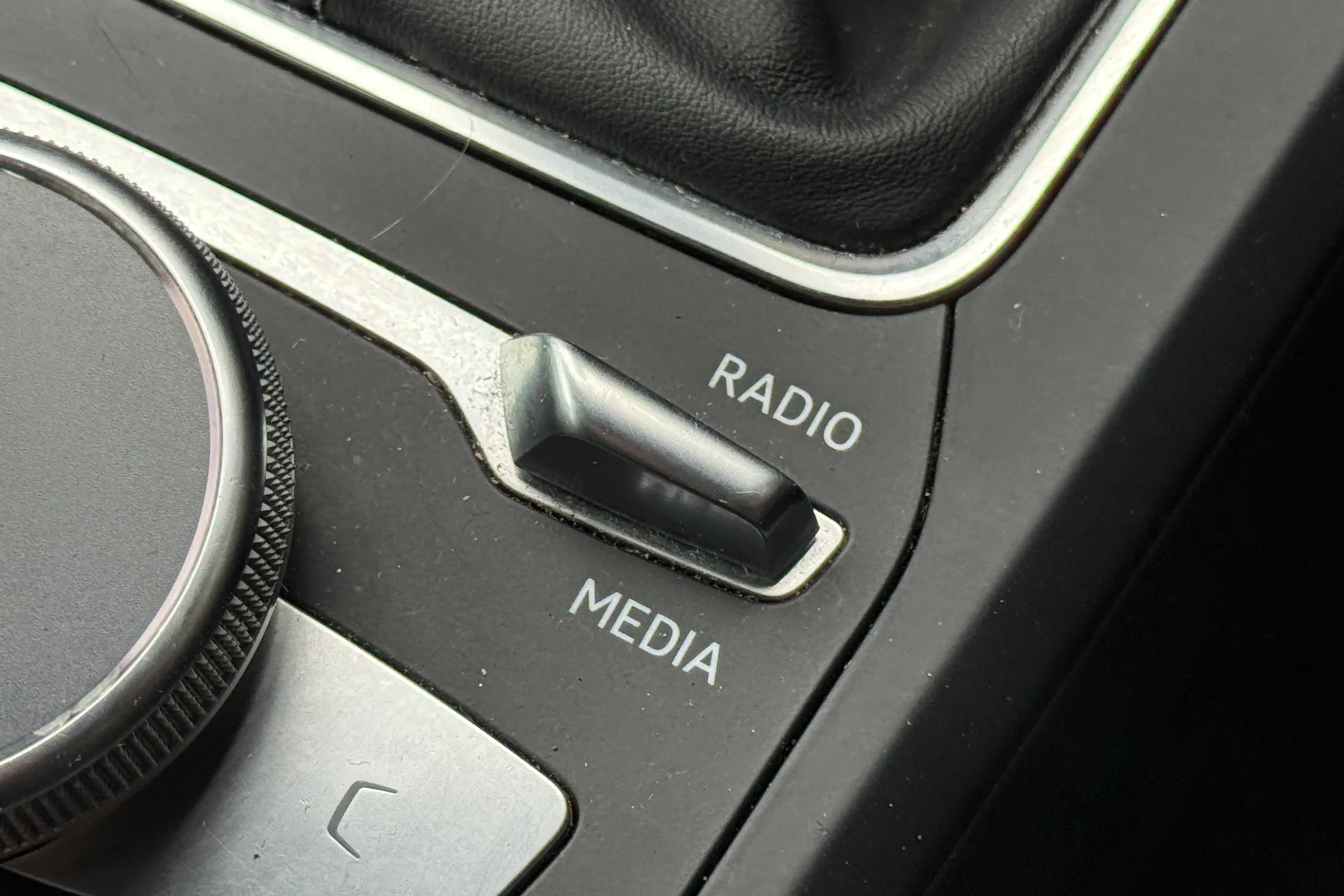 Audi Q2 thumbnail image number 33