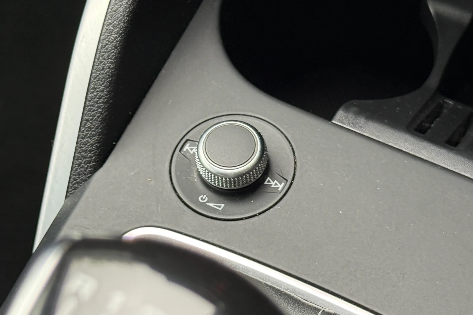 Audi Q2 thumbnail image number 23