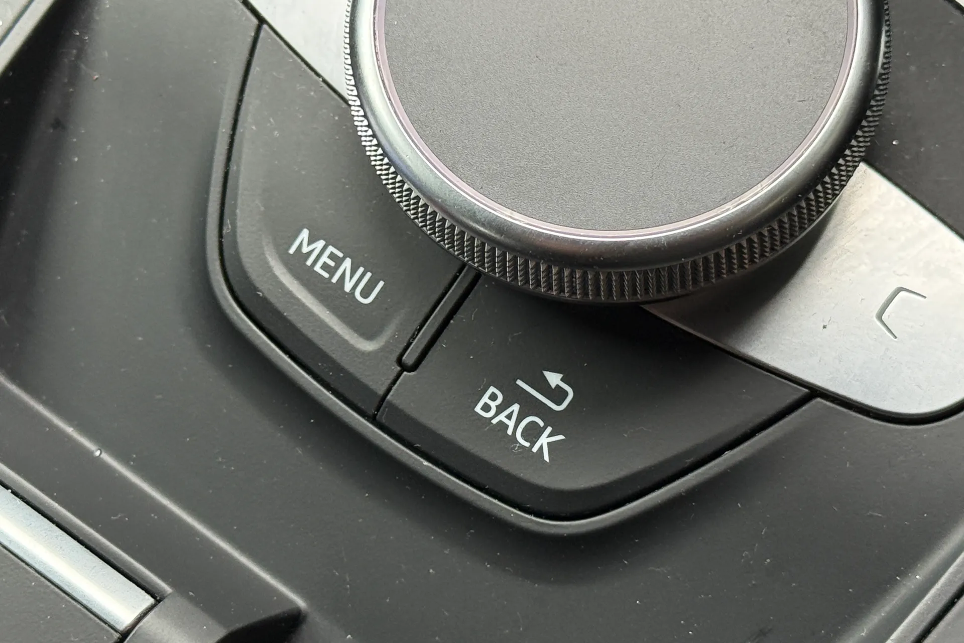 Audi Q2 thumbnail image number 32