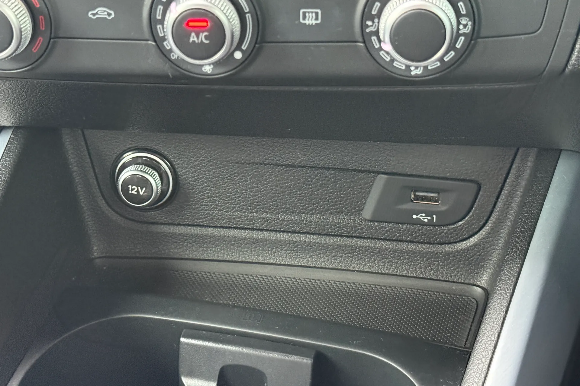 Audi Q2 thumbnail image number 21