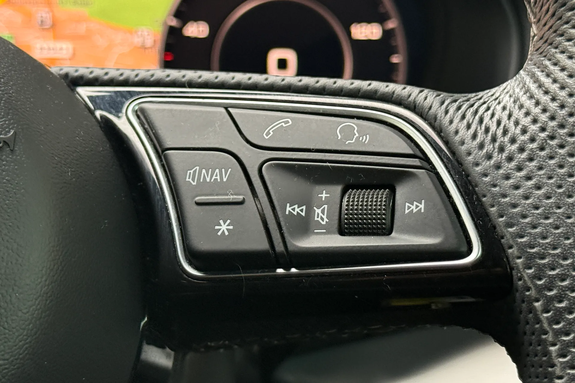 Audi Q2 thumbnail image number 12