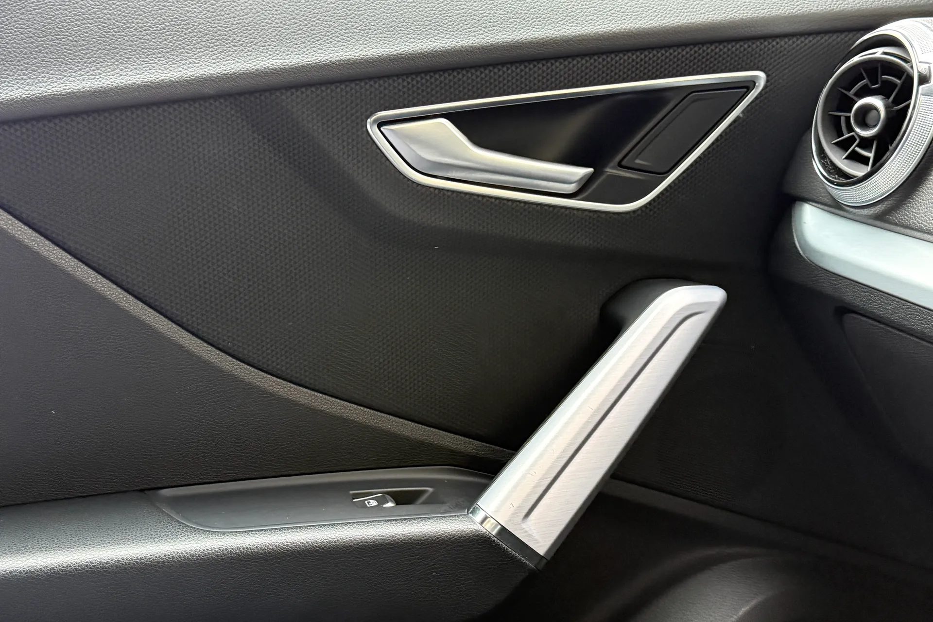 Audi Q2 thumbnail image number 29