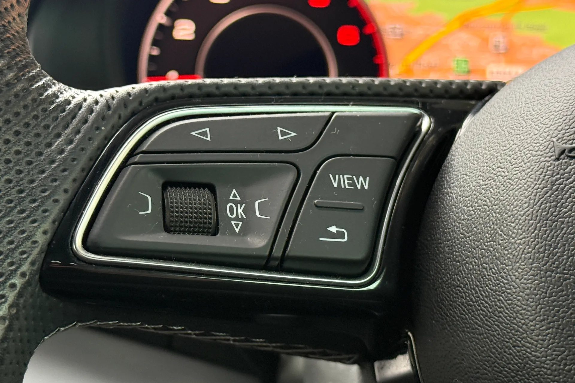 Audi Q2 thumbnail image number 13