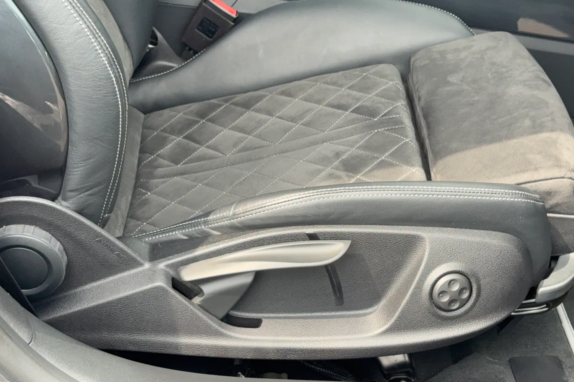 Audi TT thumbnail image number 44