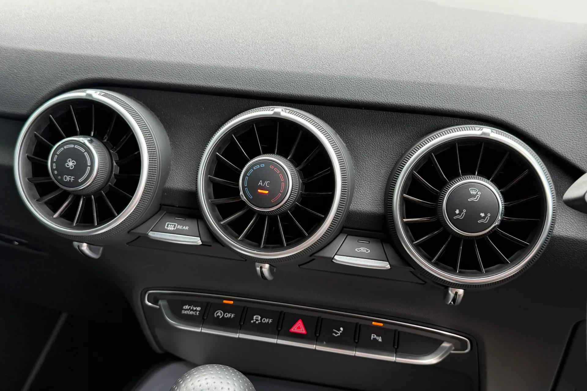 Audi TT thumbnail image number 28