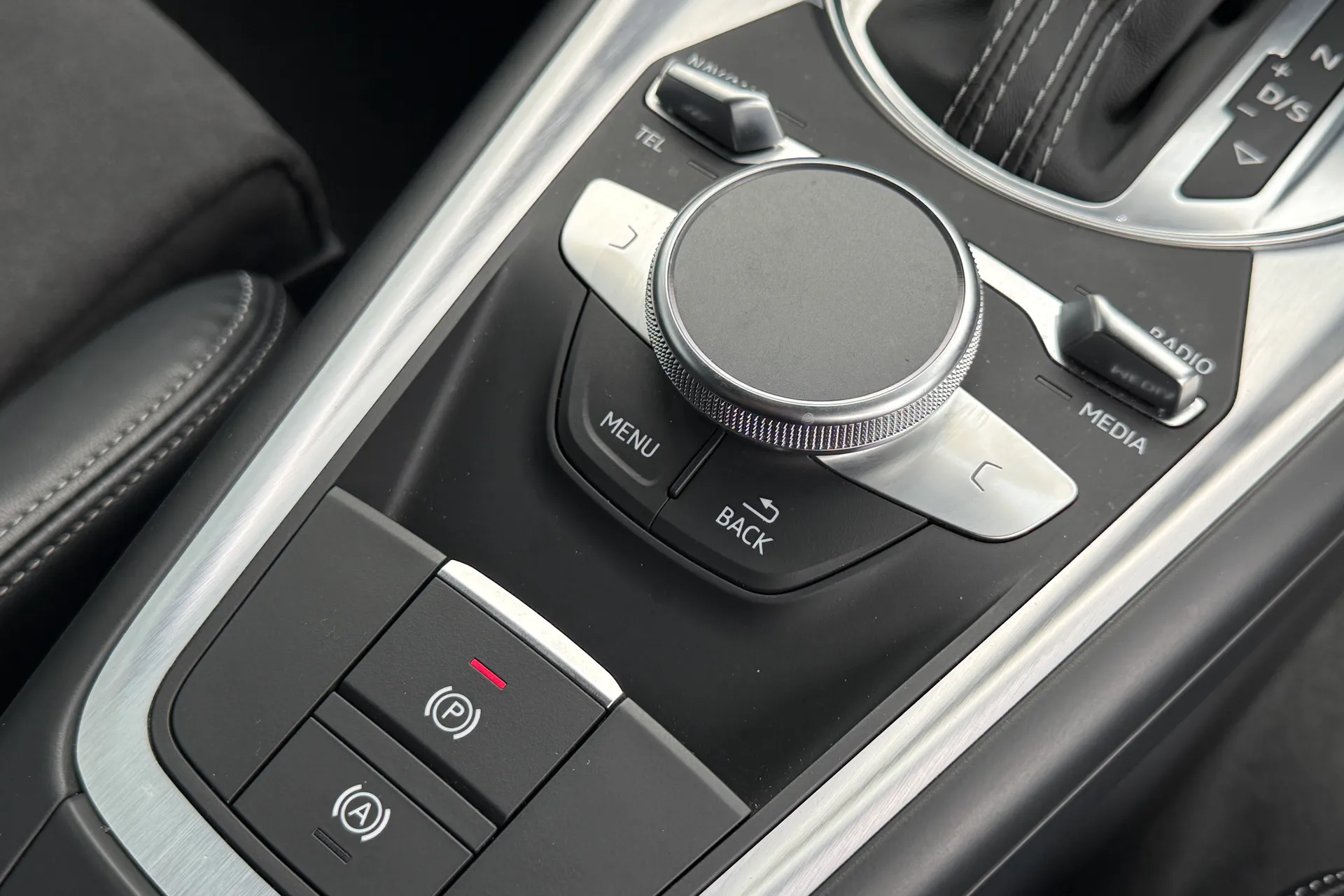 Audi TT thumbnail image number 24