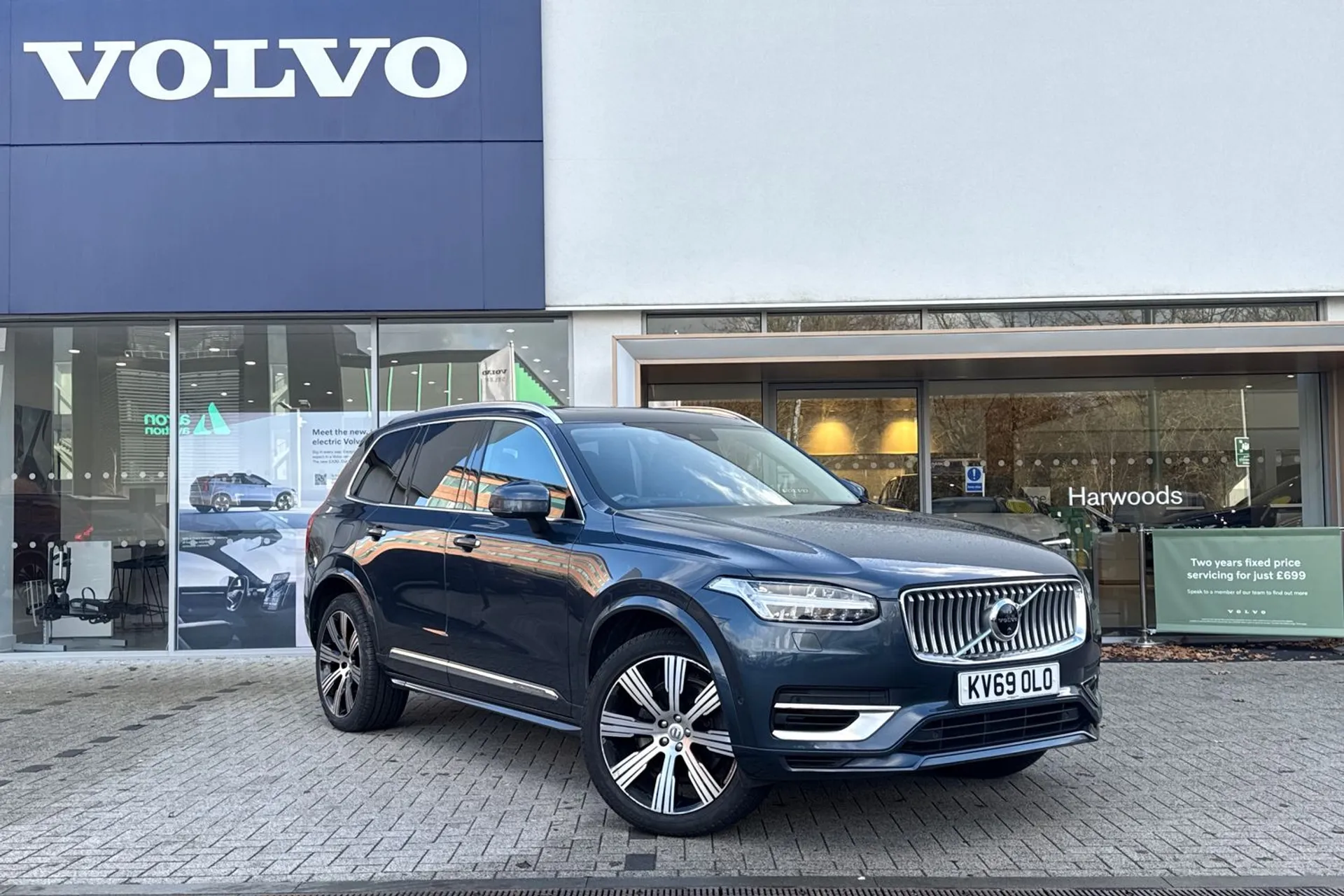 Volvo XC90 focused image