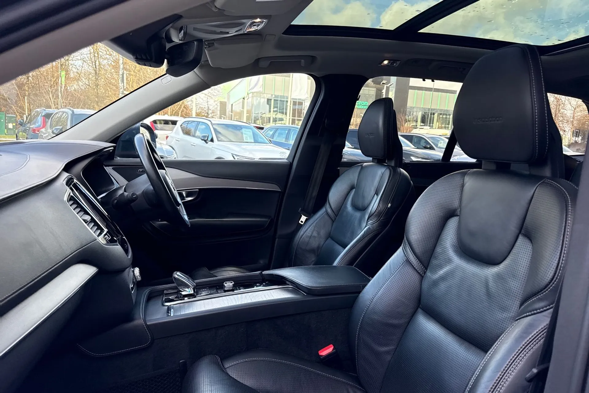 Volvo XC90 thumbnail image number 30