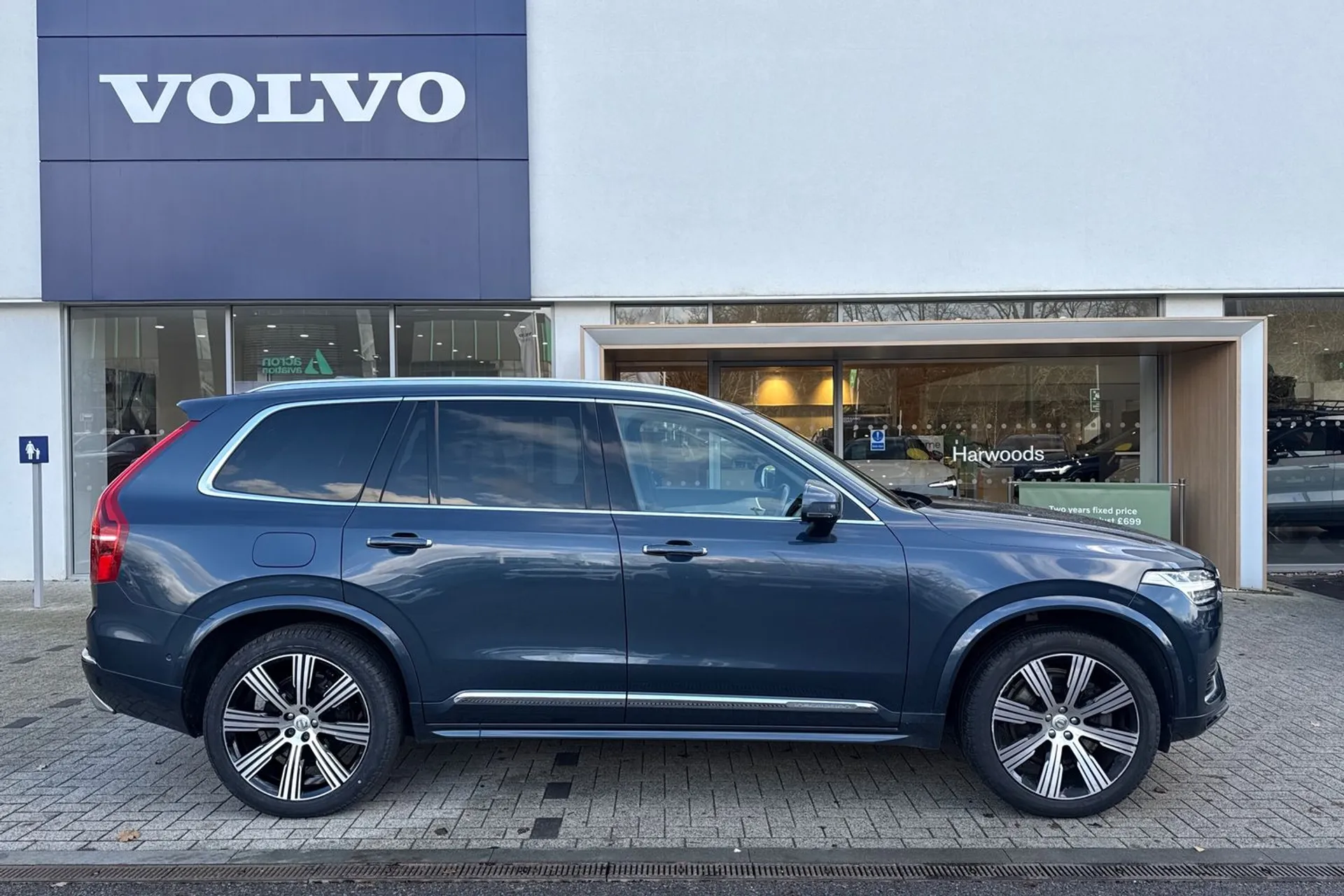 Volvo XC90 thumbnail image number 2