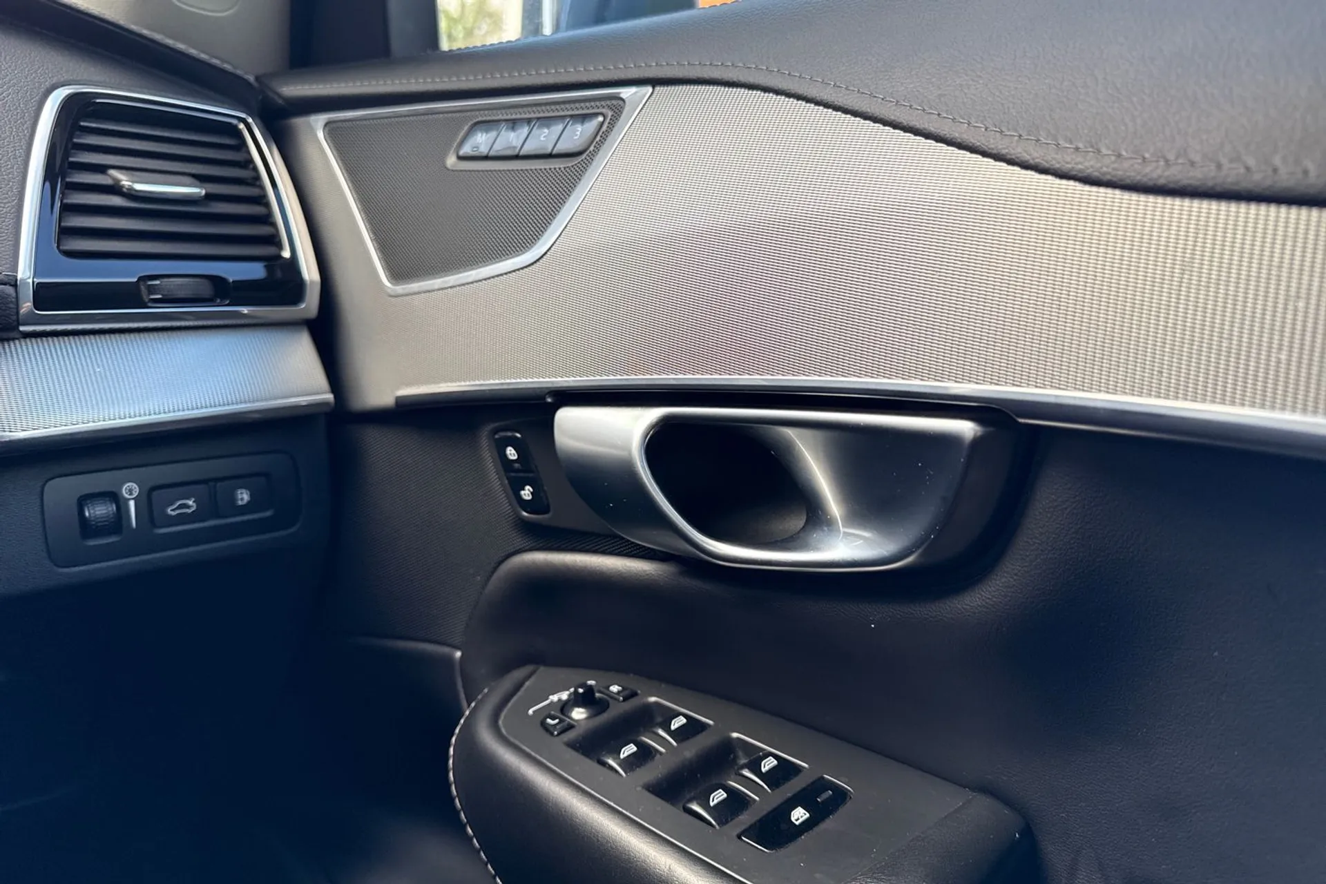 Volvo XC90 thumbnail image number 45