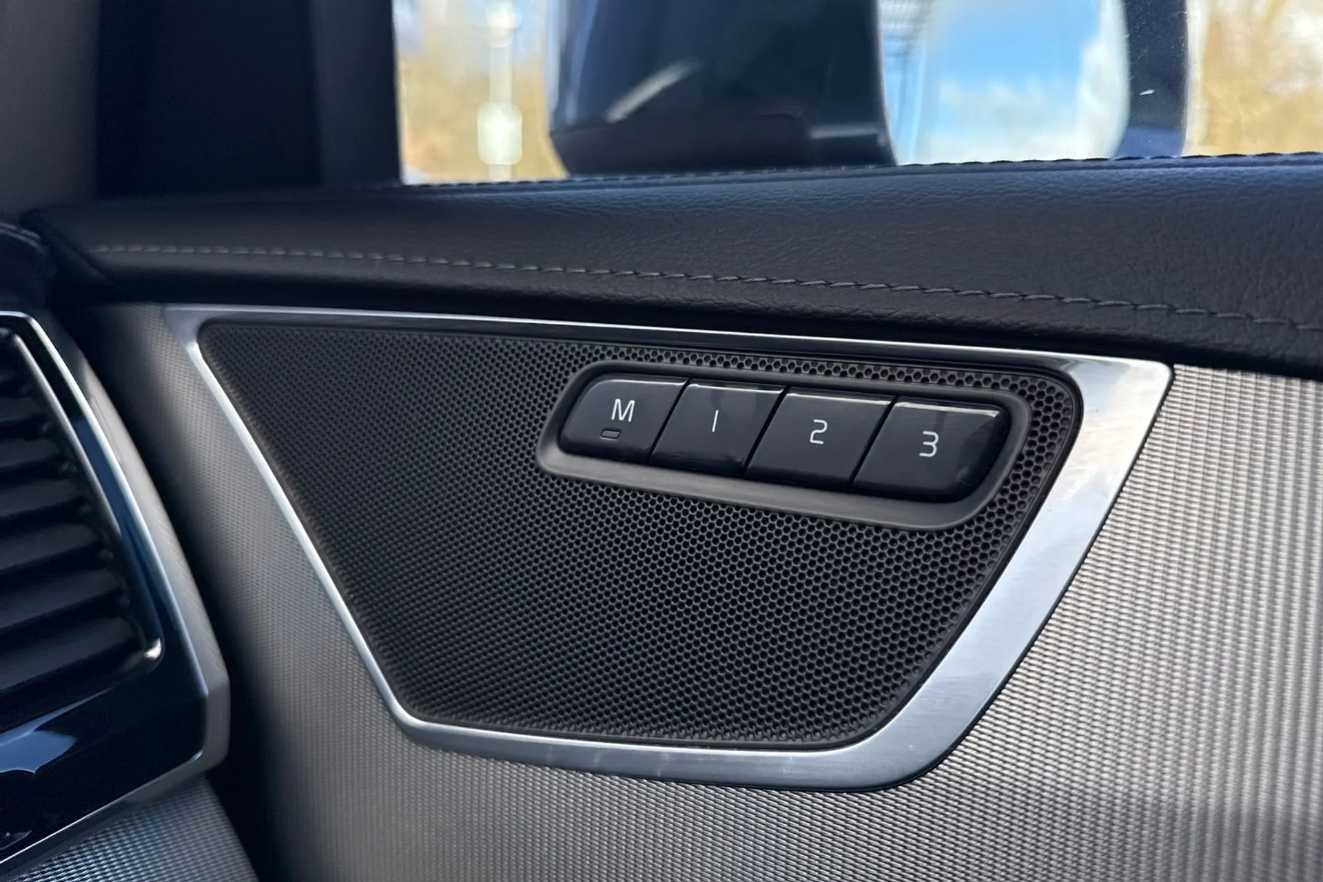 Volvo XC90 thumbnail image number 46