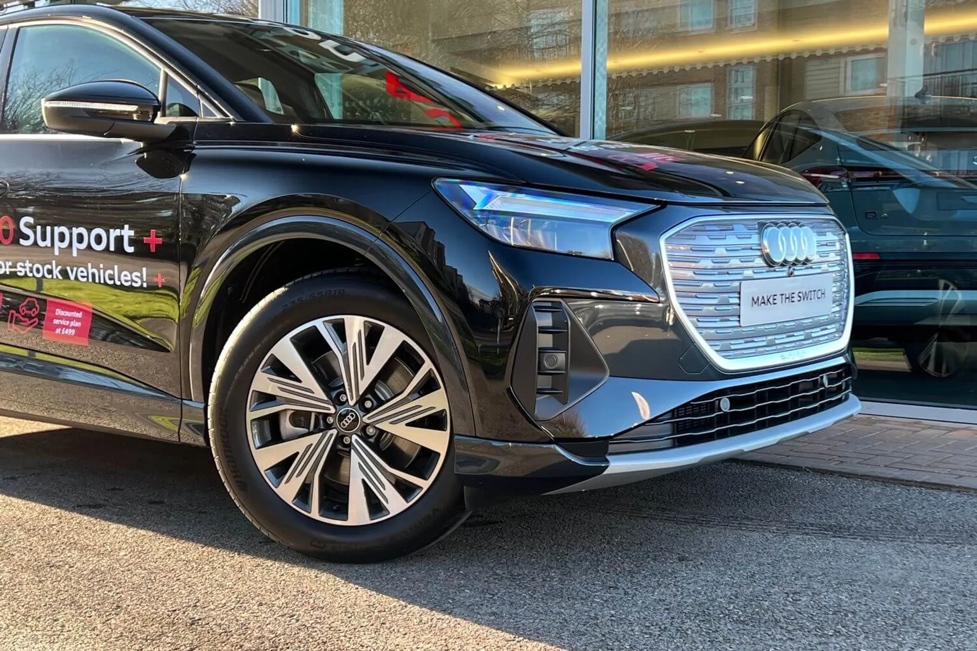 Audi Q4 e-tron thumbnail image number 18