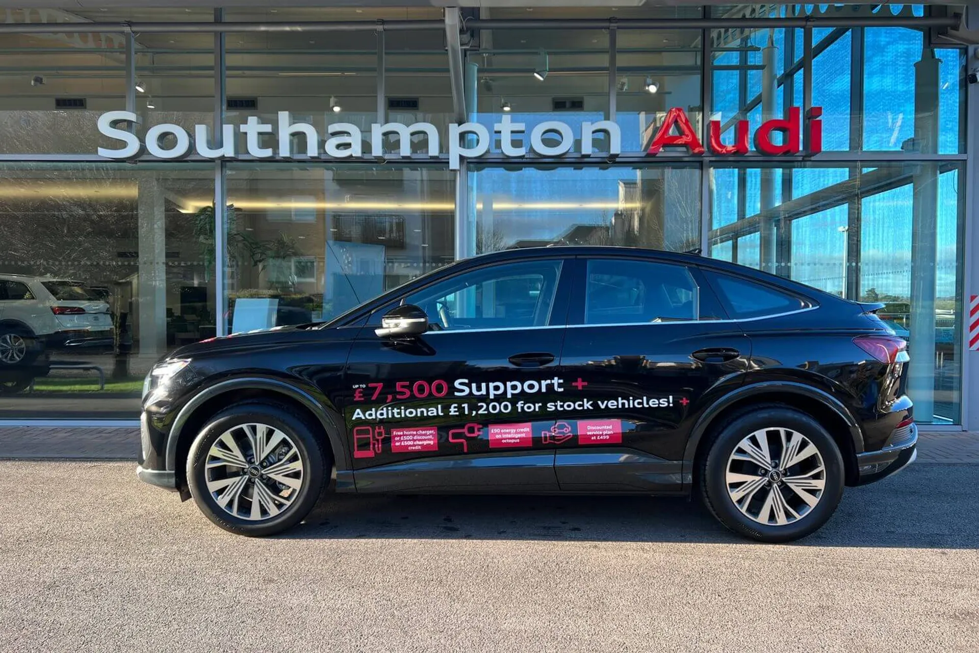 Audi Q4 e-tron thumbnail image number 9