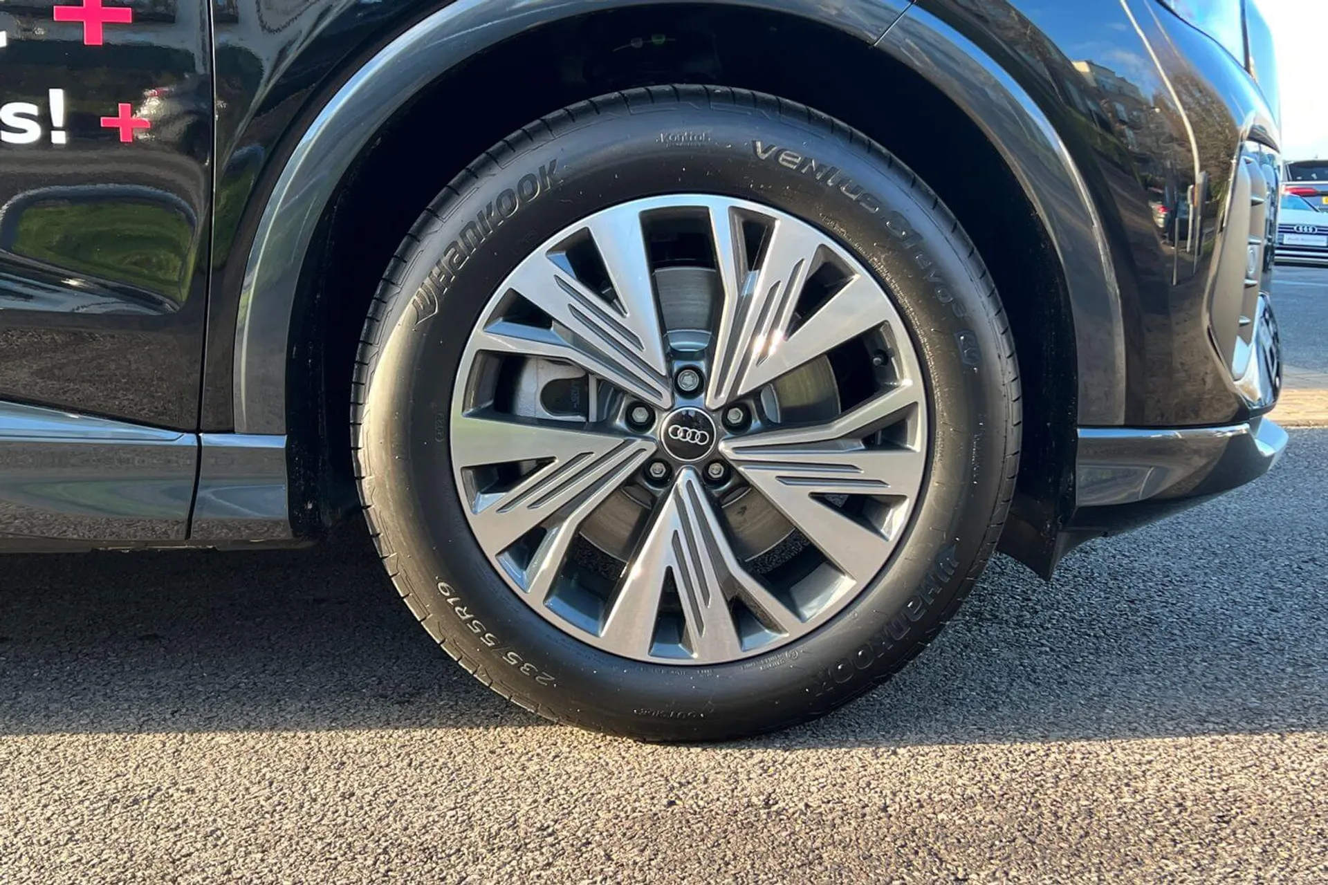Audi Q4 e-tron thumbnail image number 12