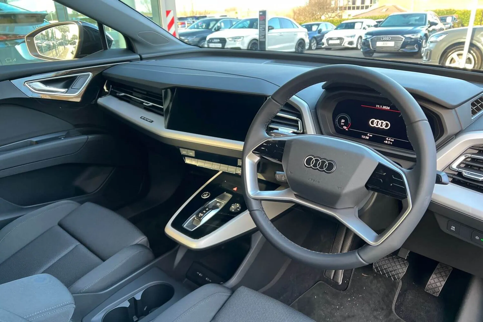 Audi Q4 e-tron thumbnail image number 5