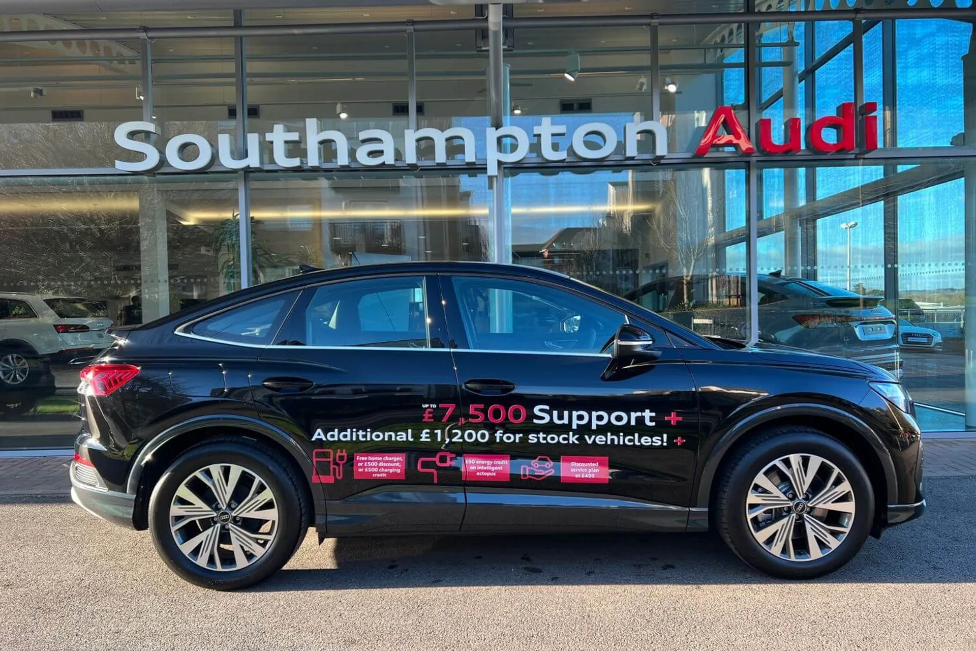 Audi Q4 e-tron thumbnail image number 2