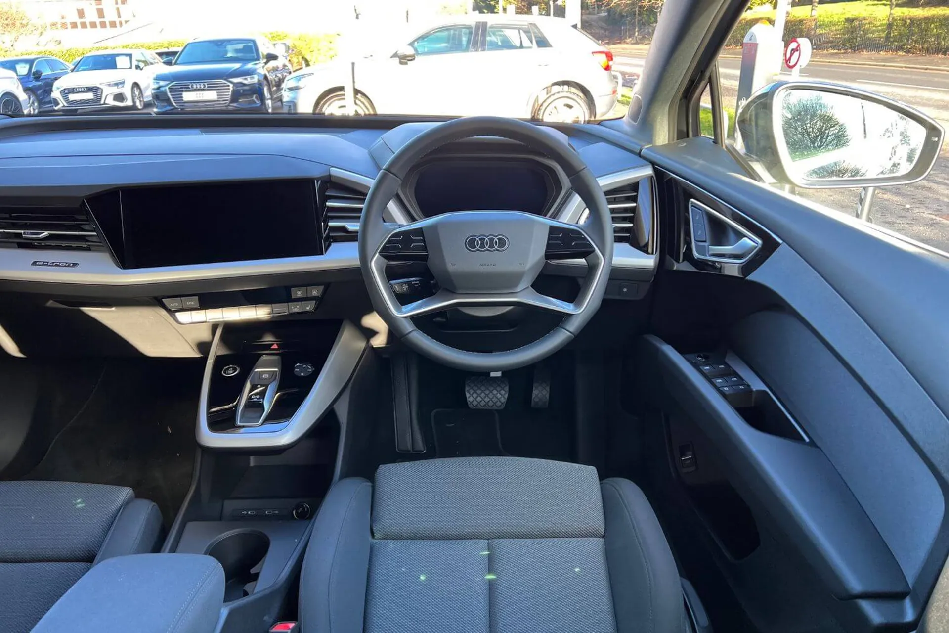 Audi Q4 e-tron thumbnail image number 39