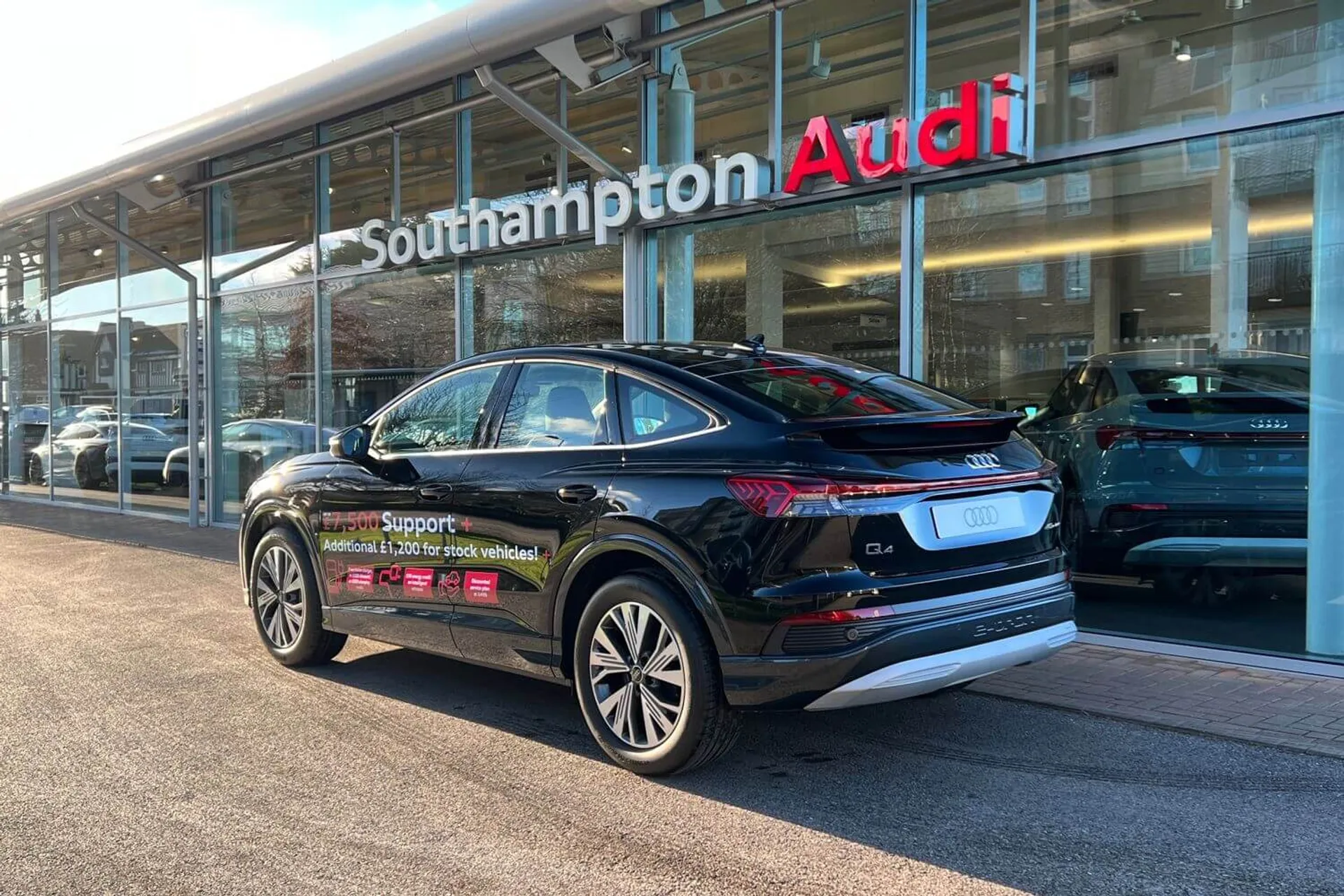 Audi Q4 e-tron thumbnail image number 8
