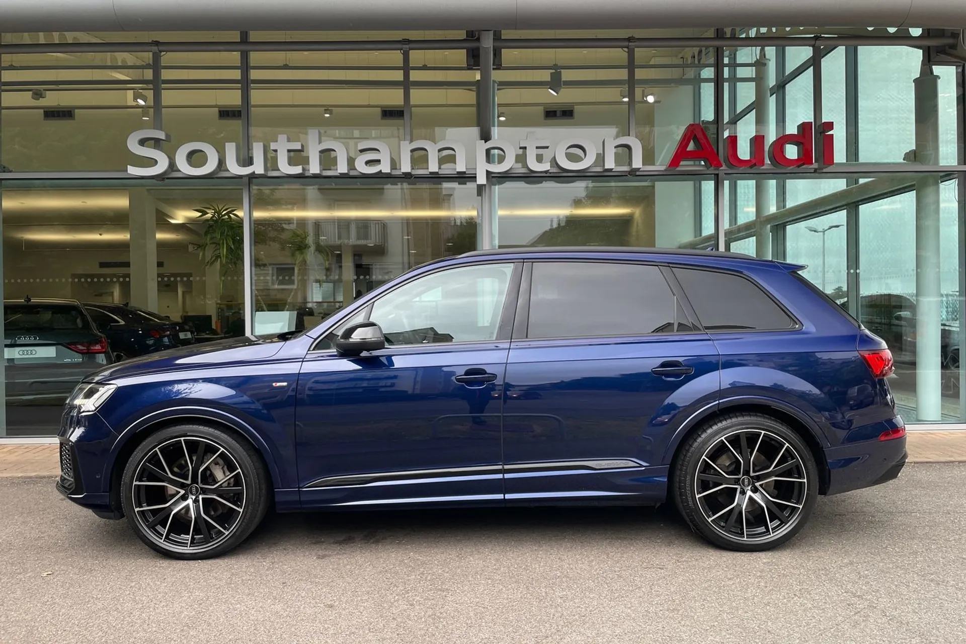 Audi Q7 thumbnail image number 8