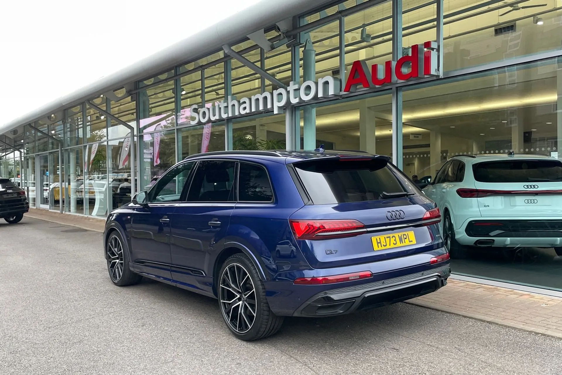 Audi Q7 thumbnail image number 7