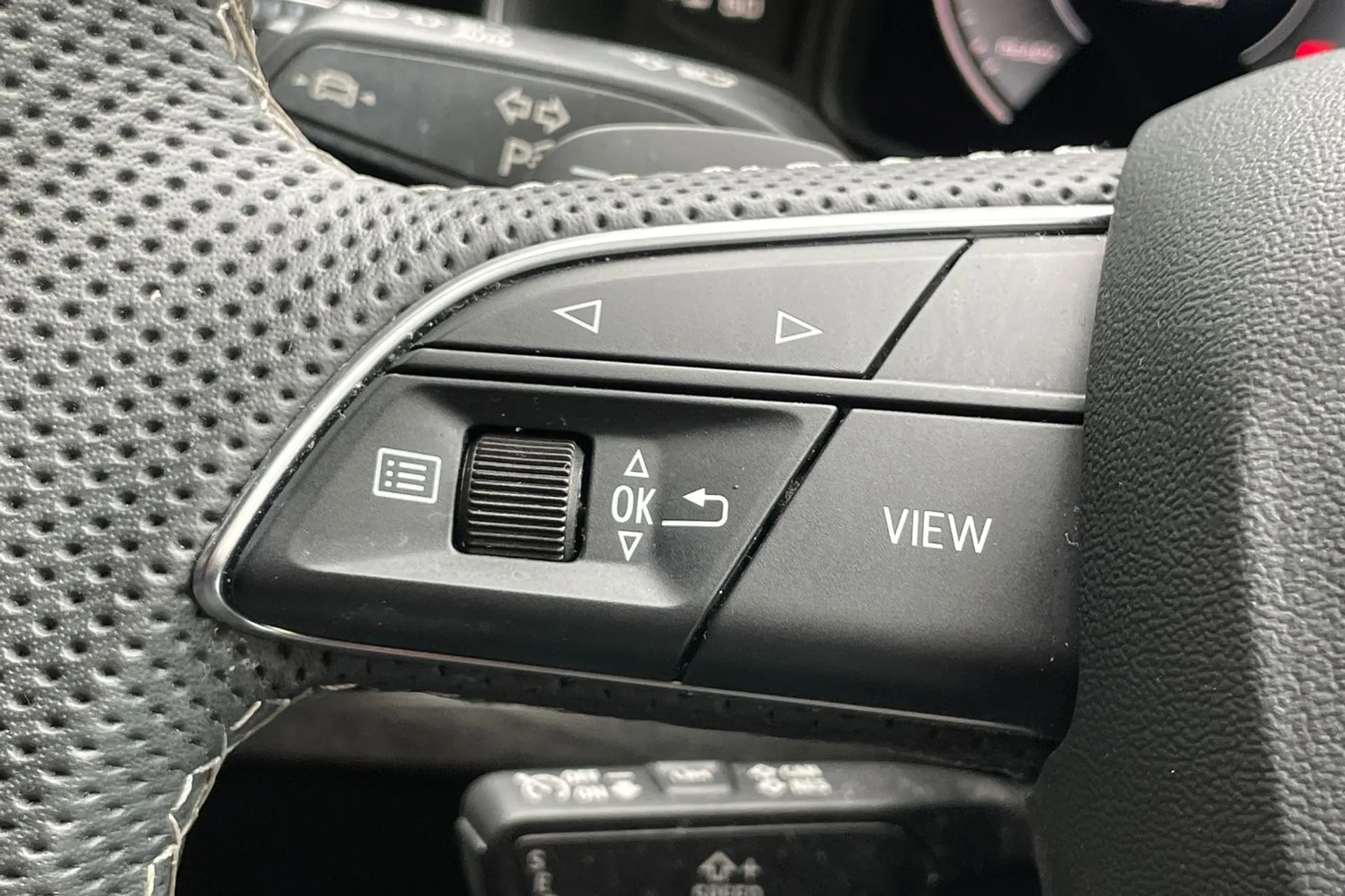 Audi Q7 thumbnail image number 35