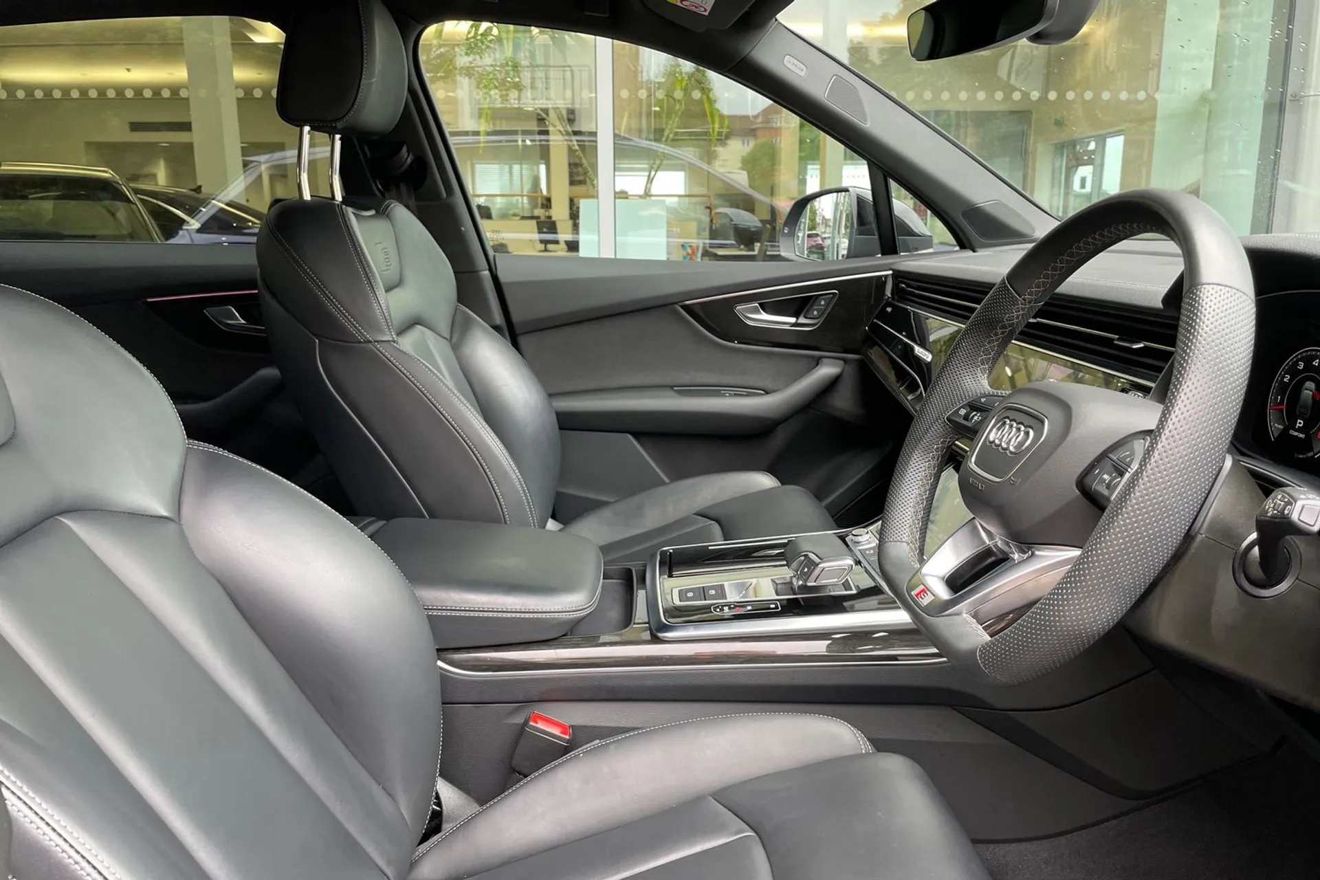 Audi Q7 thumbnail image number 24