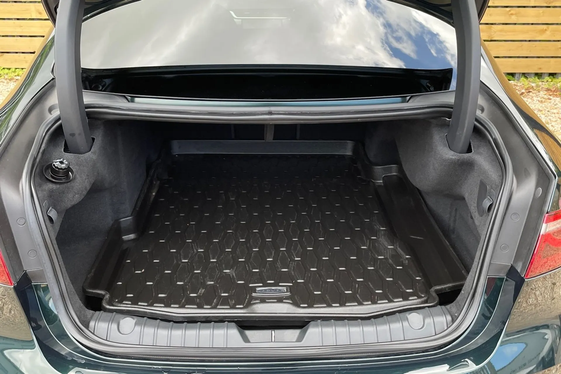 Jaguar XF thumbnail image number 21