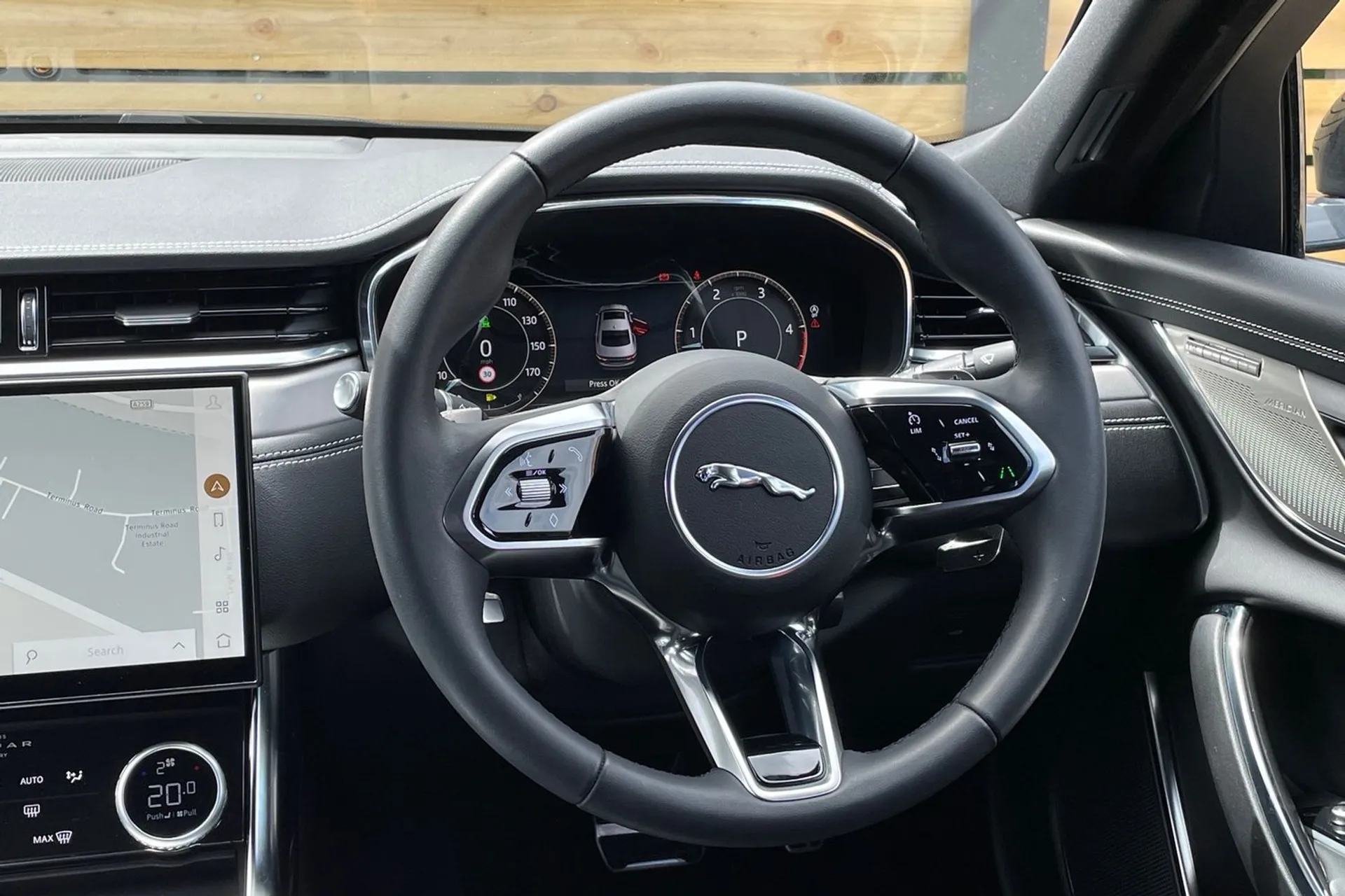 Jaguar XF thumbnail image number 35