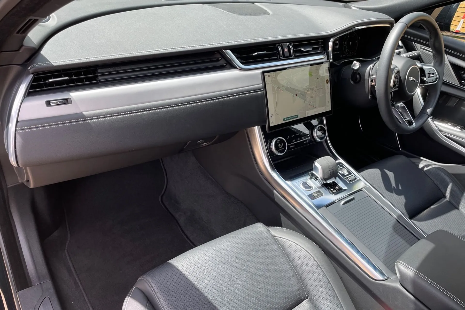 Jaguar XF thumbnail image number 39