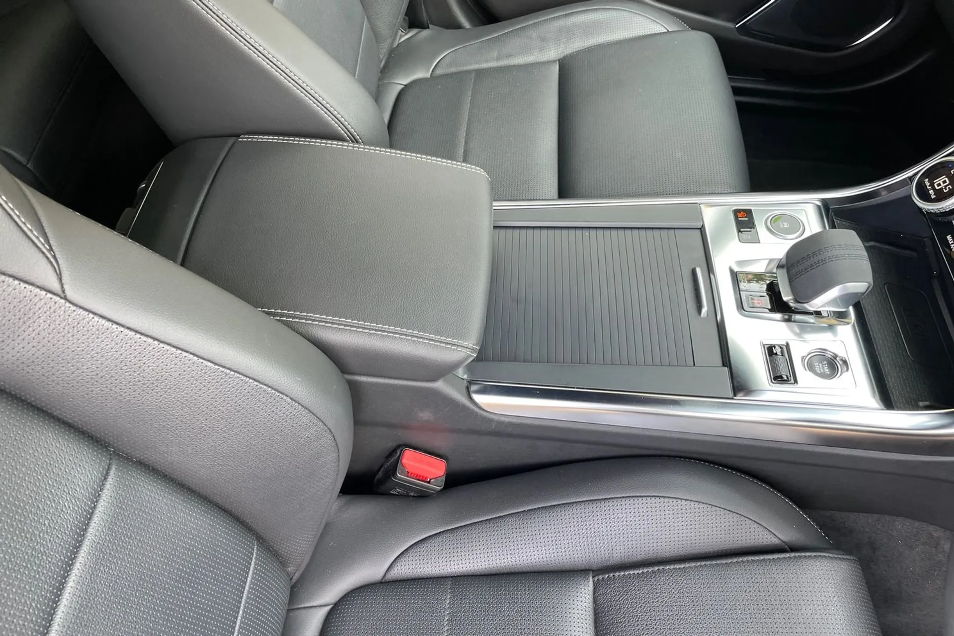 Jaguar XF thumbnail image number 42