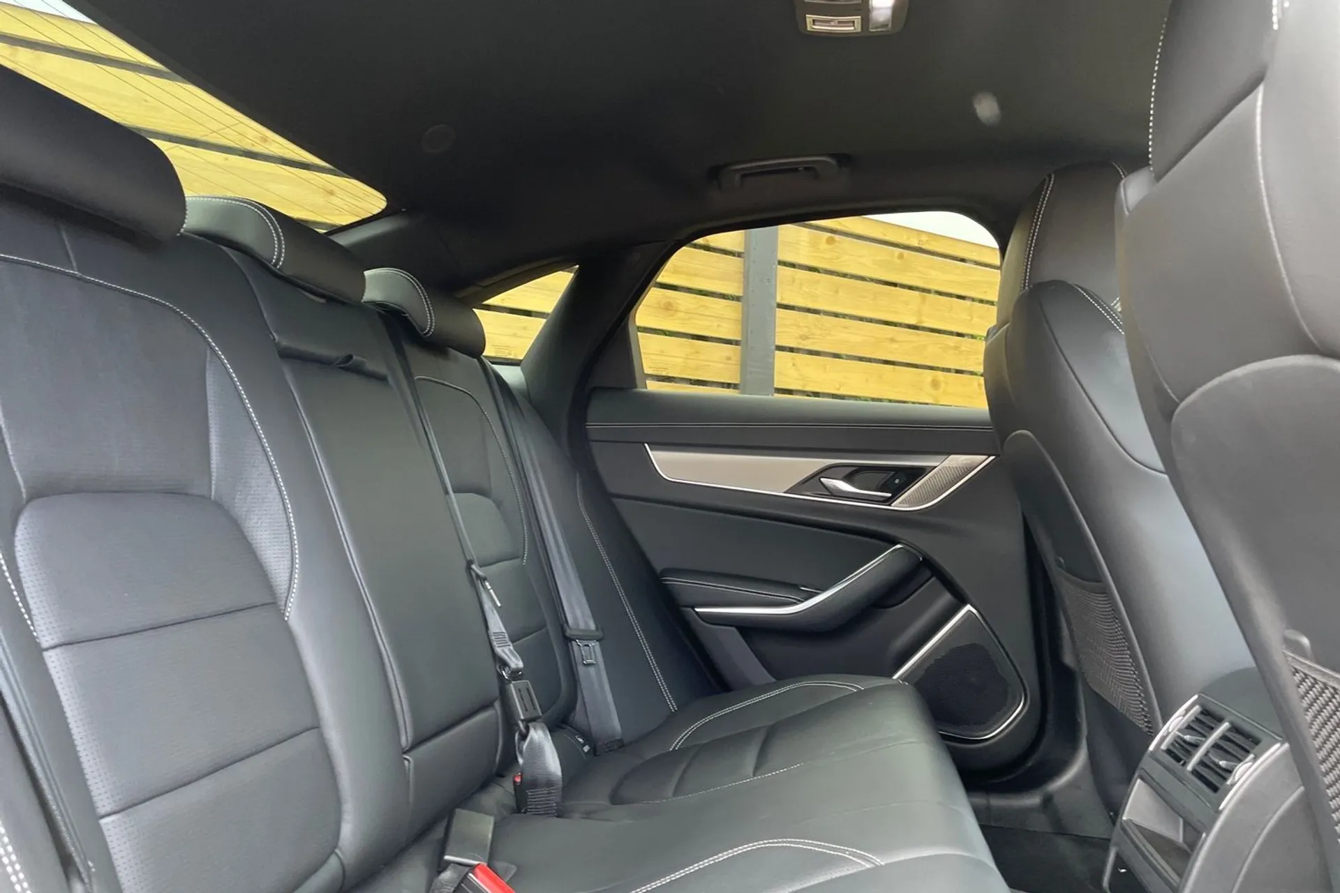 Jaguar XF thumbnail image number 24