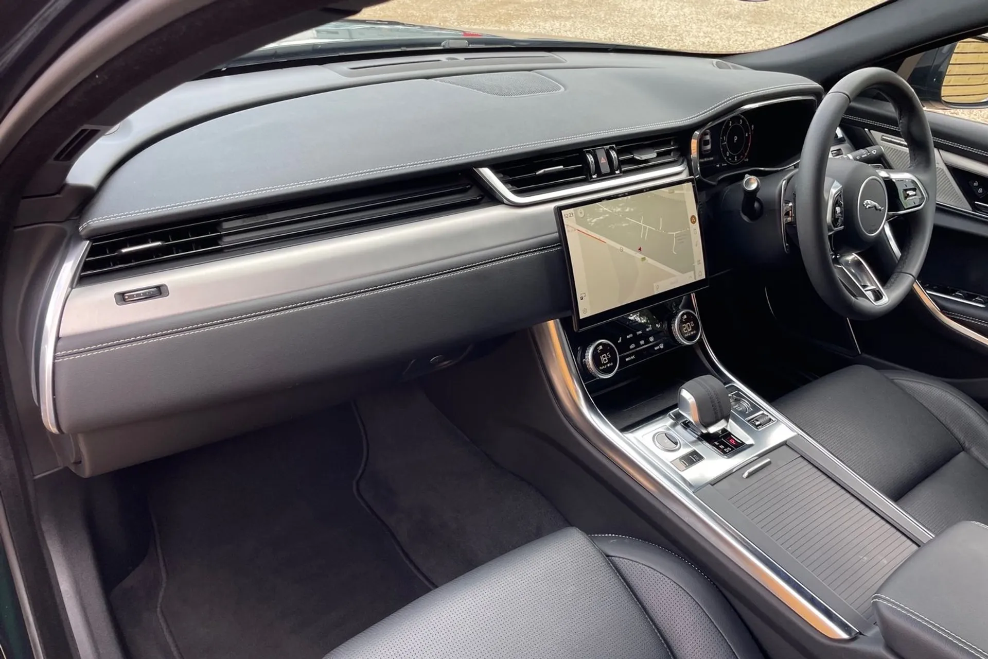 Jaguar XF thumbnail image number 28