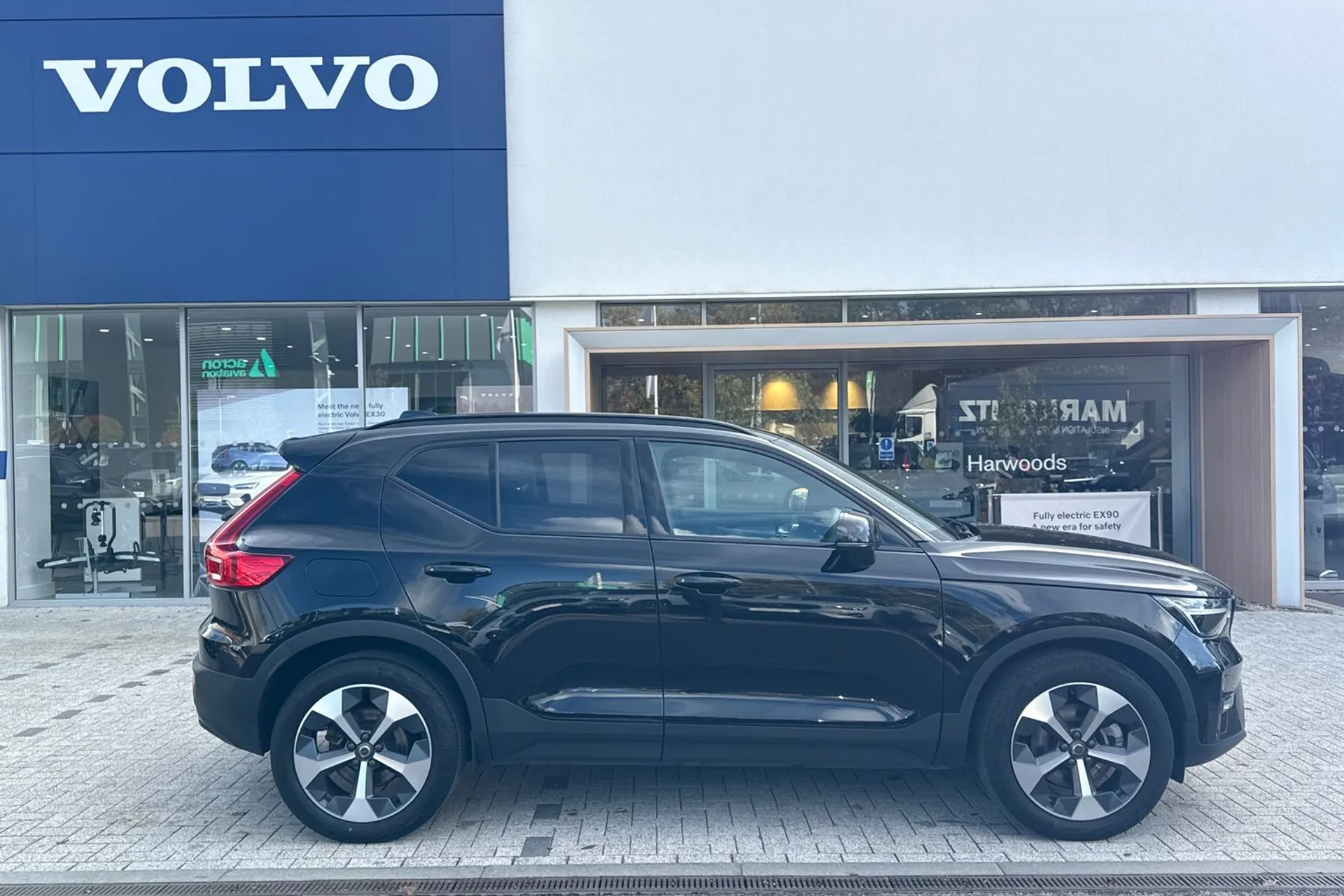 Volvo XC40 thumbnail image number 2