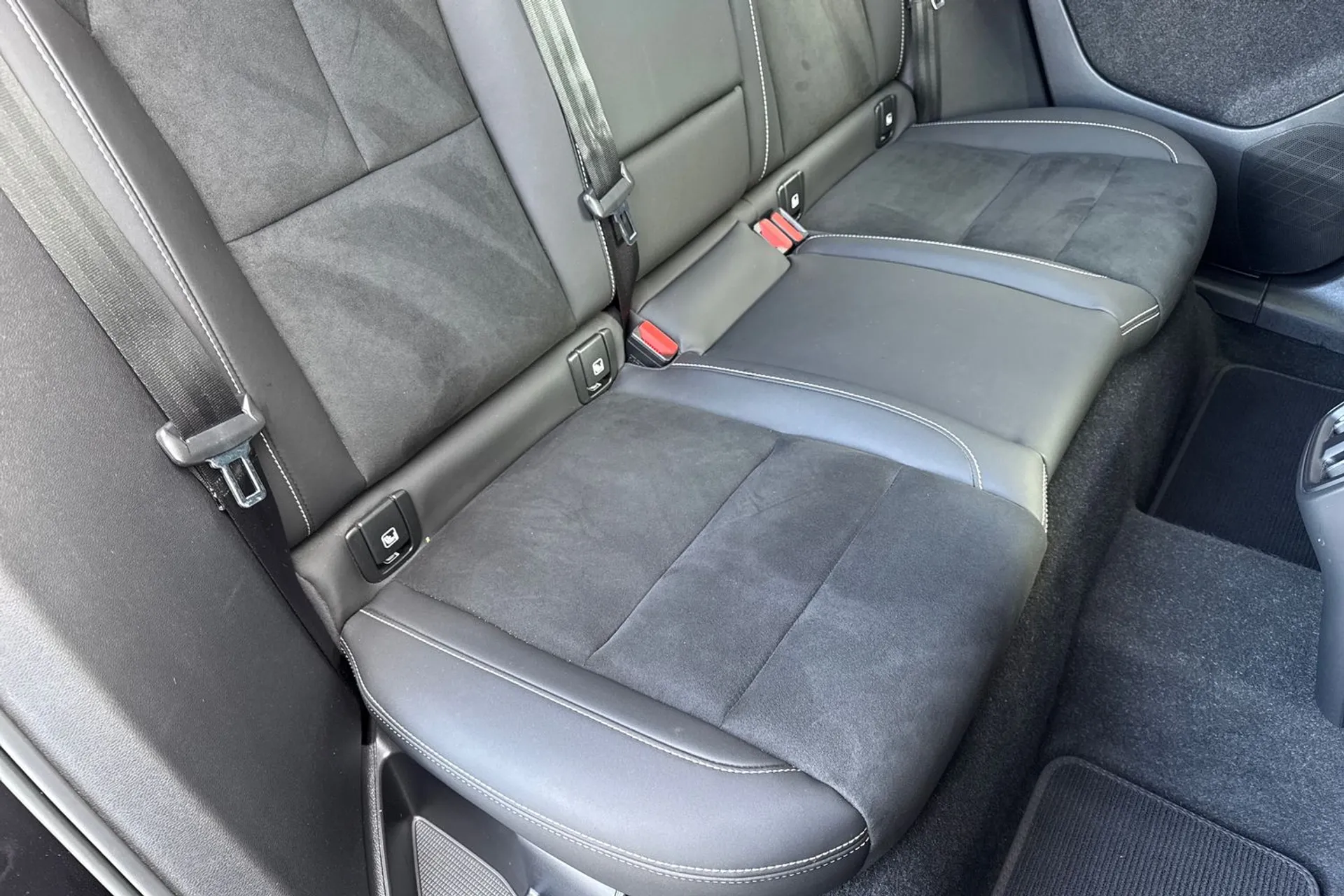 Volvo XC40 thumbnail image number 24