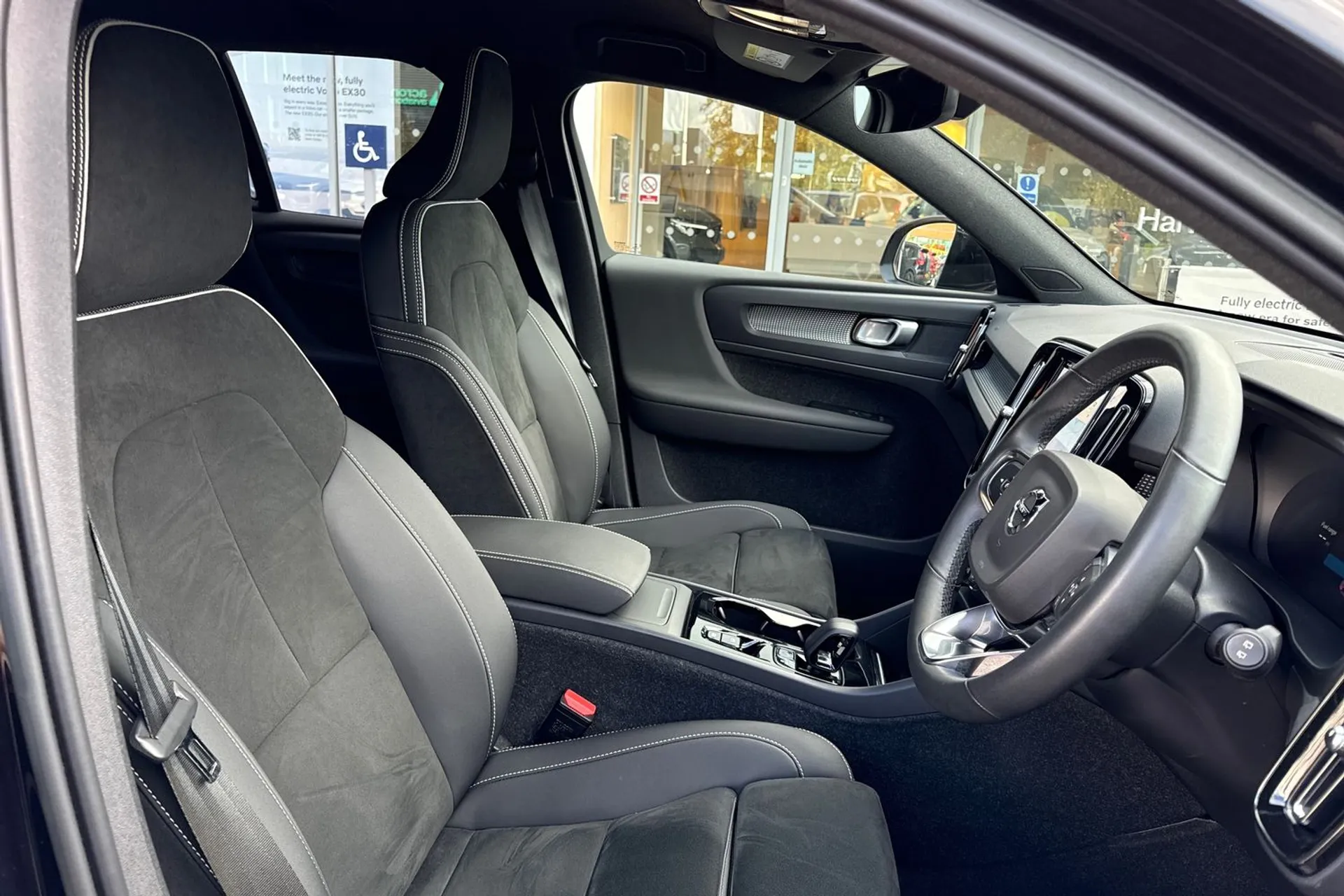 Volvo XC40 thumbnail image number 25