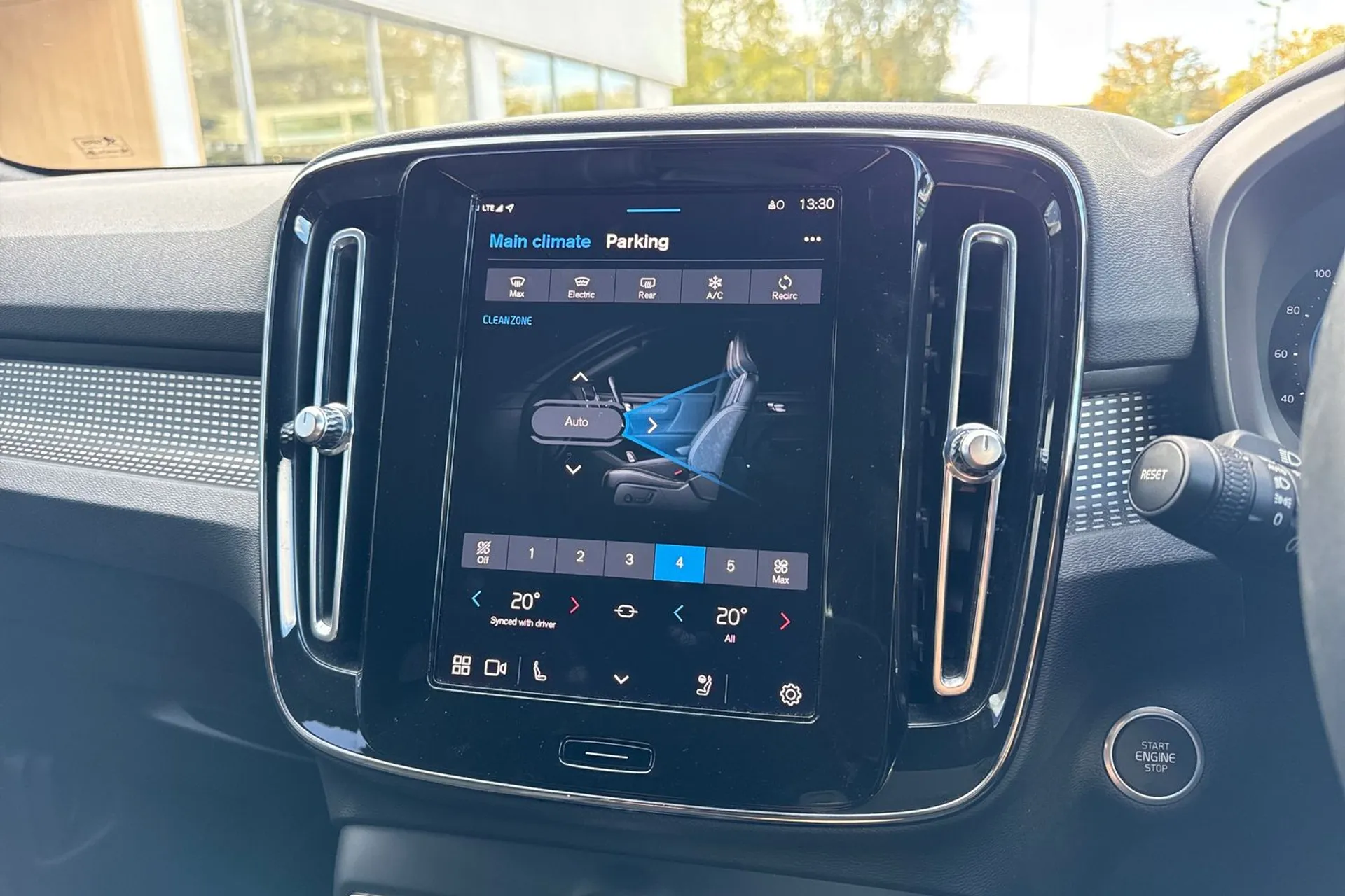 Volvo XC40 thumbnail image number 38