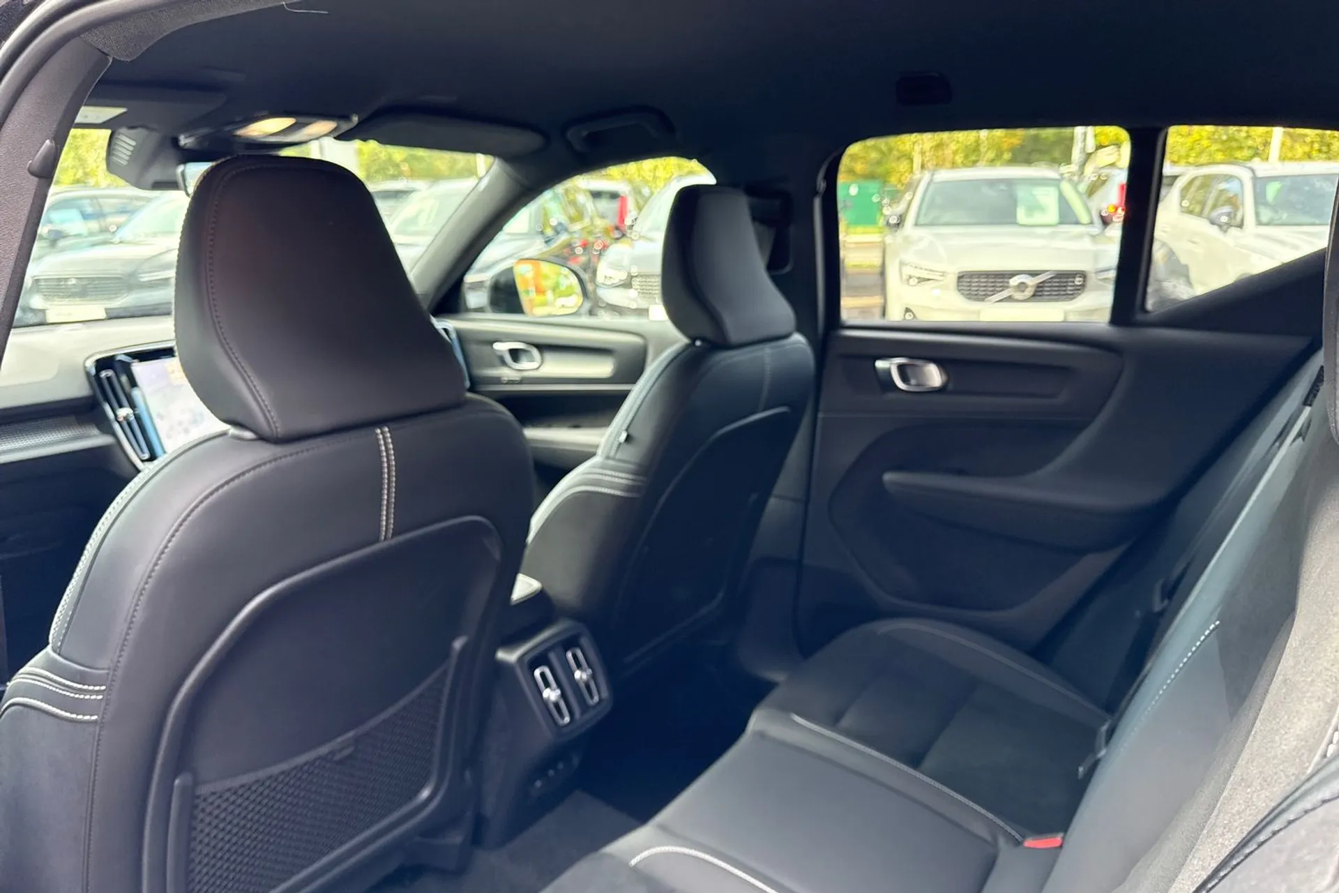 Volvo XC40 thumbnail image number 30