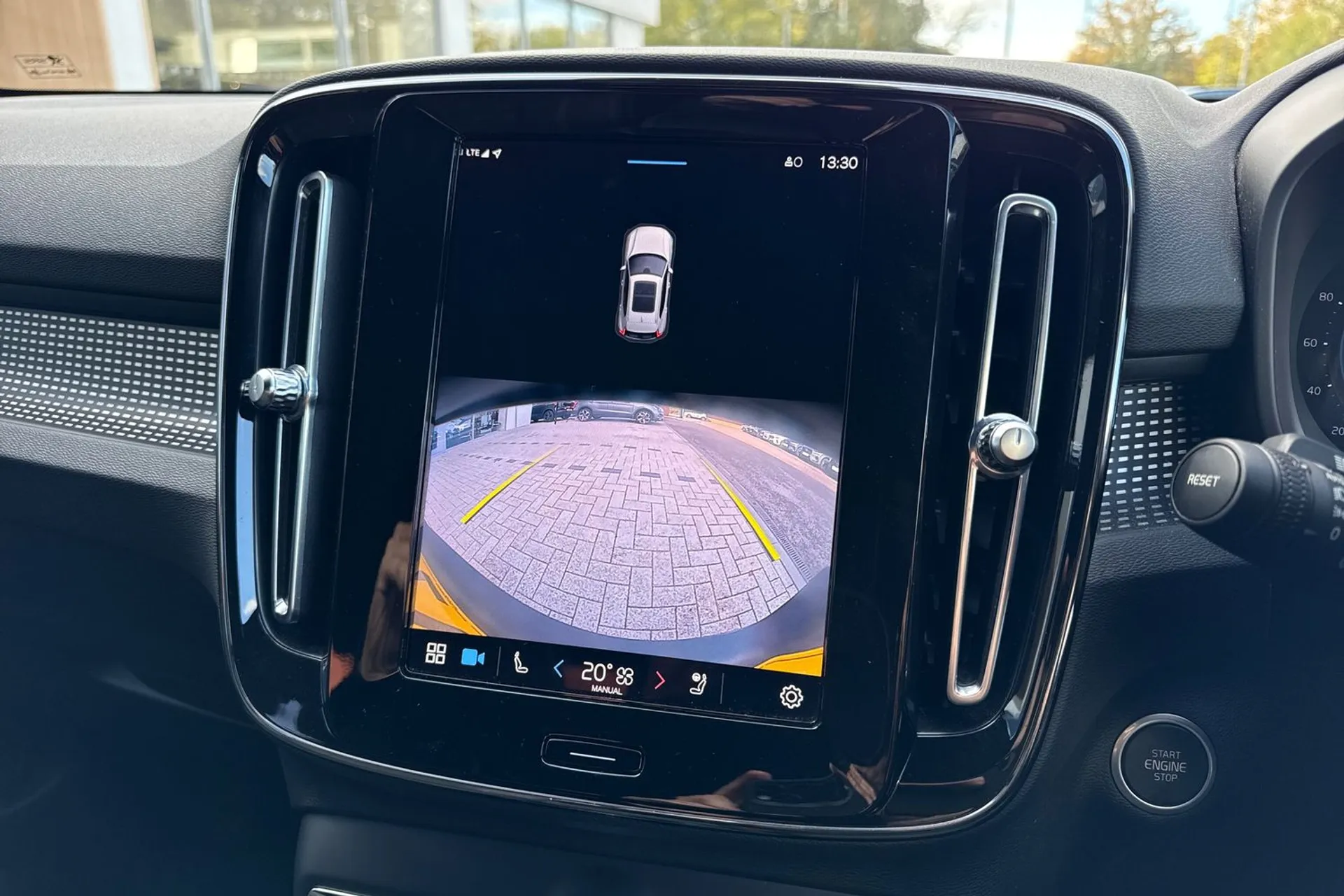 Volvo XC40 thumbnail image number 4