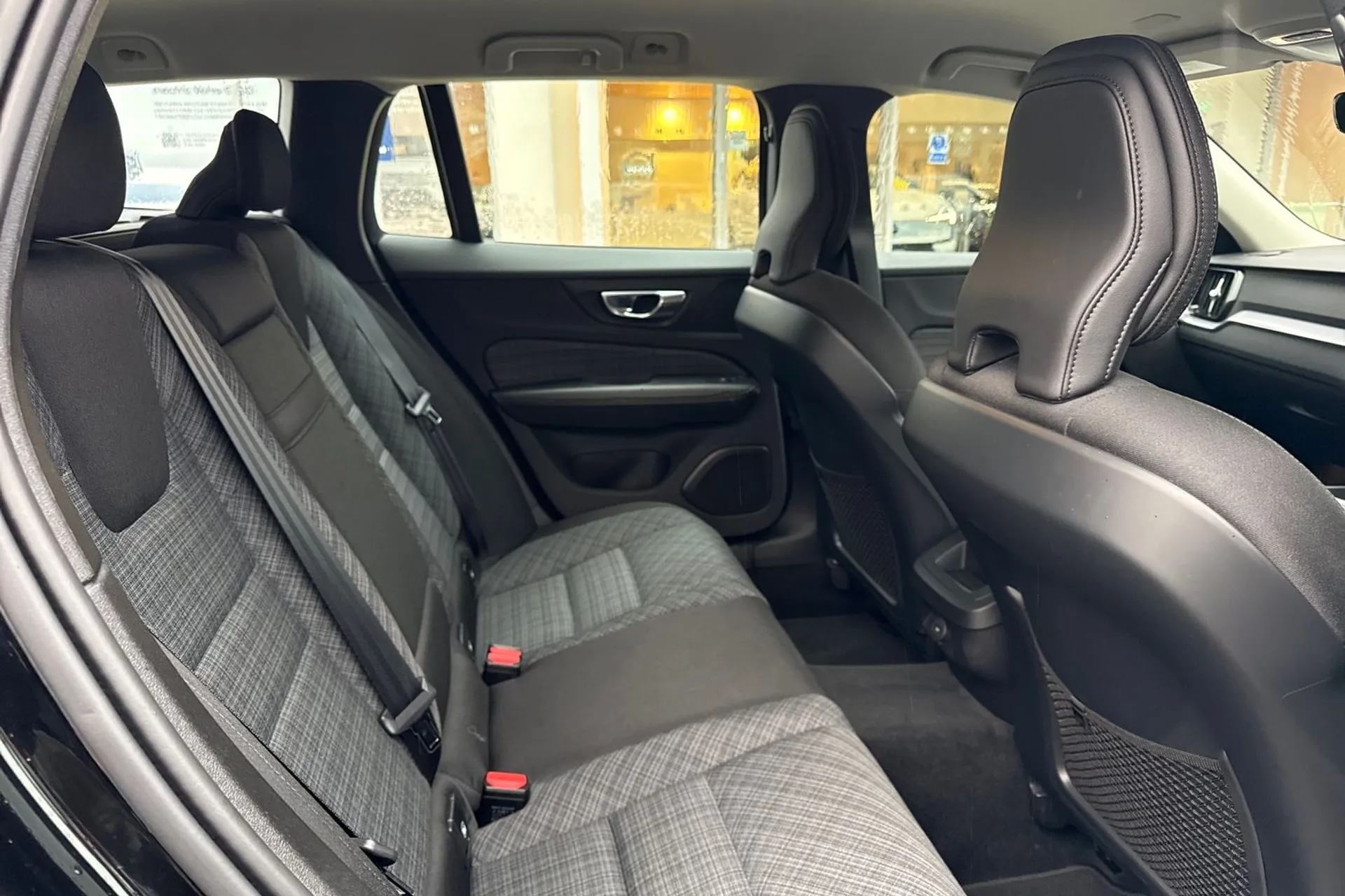 Volvo V60 thumbnail image number 19